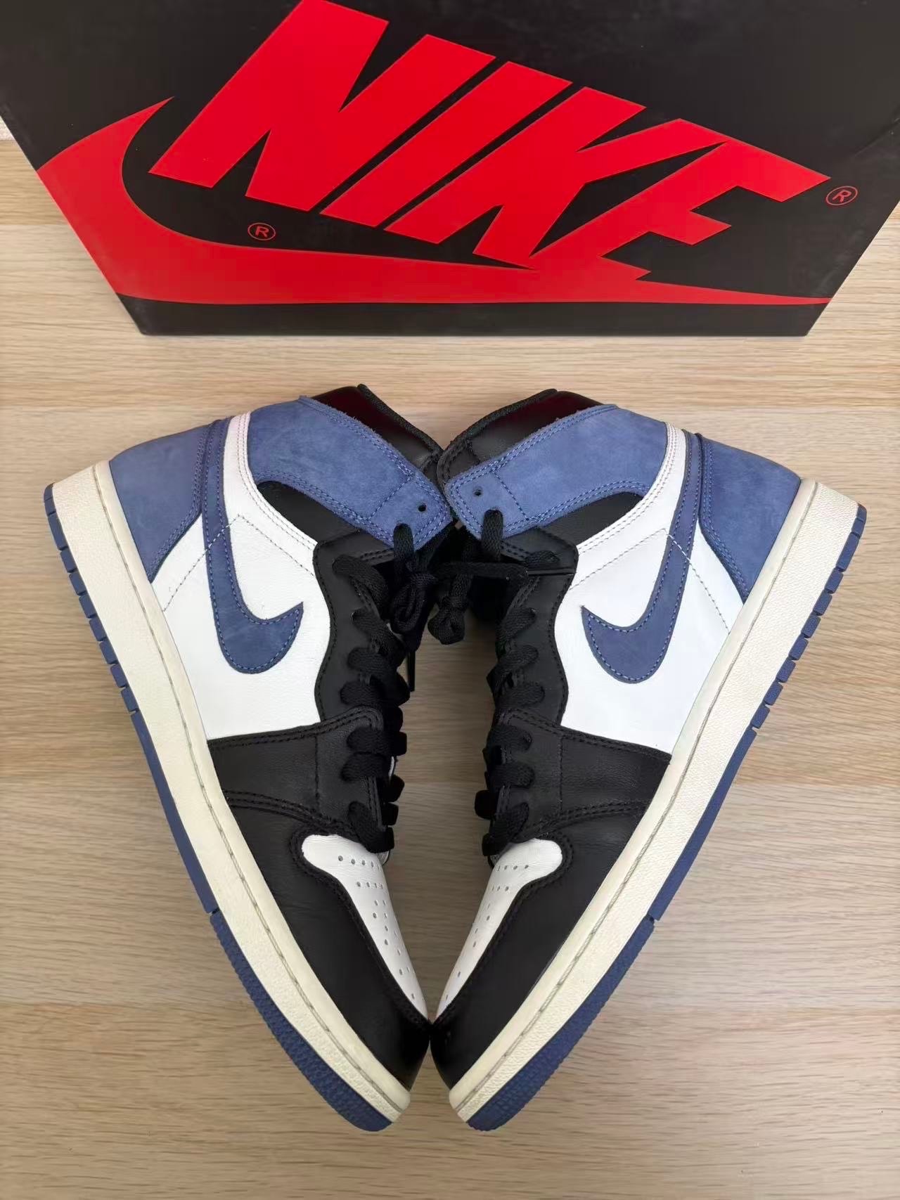 Nike Air Jordan 1 Retro High "Blue Moon"
