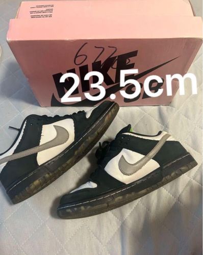 STAPLE × Nike SB Dunk Low "Pigeon Black/White"