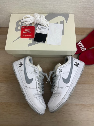 Supreme × Nike SB Dunk Low "White/Metallic Silver" (25FW Week2)