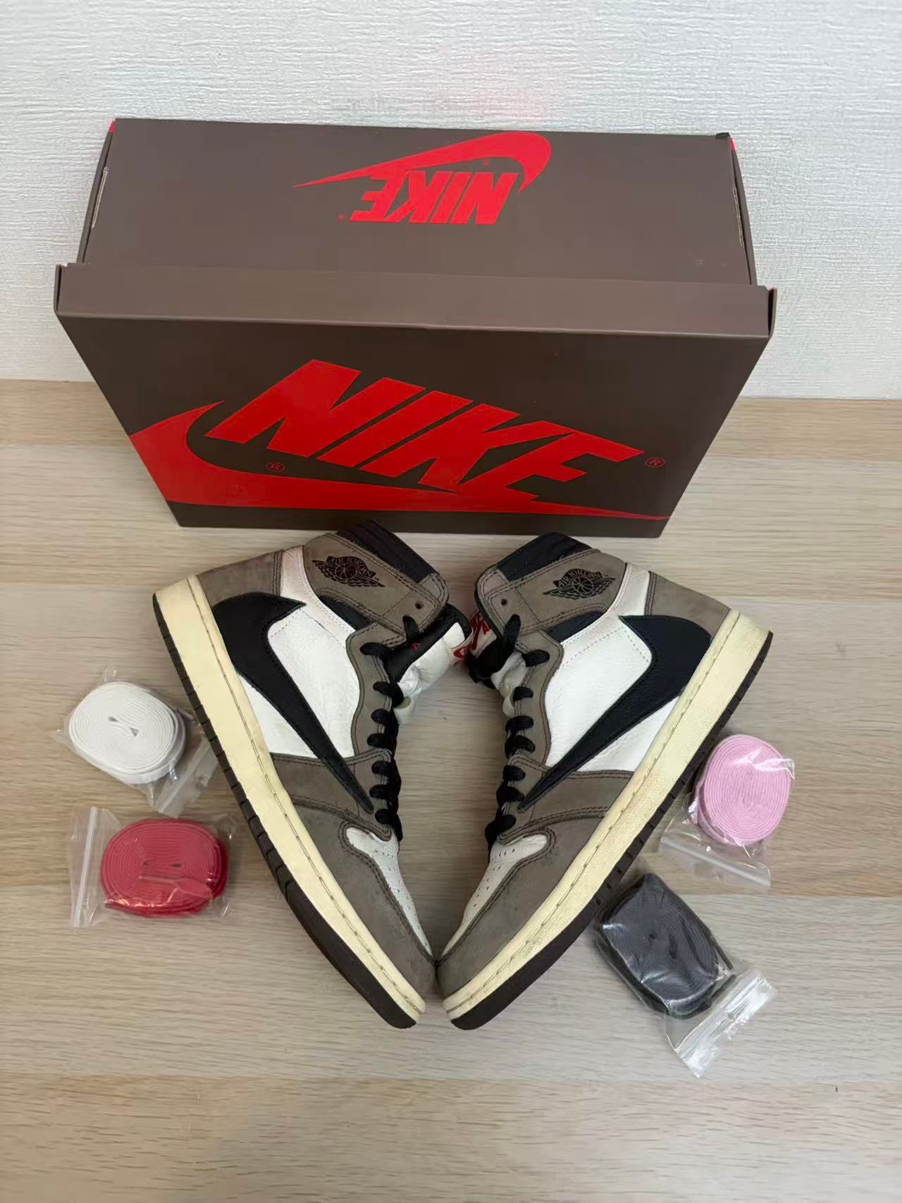 Travis Scott × Nike Air Jordan 1 Retro High OG TS SP "Sail/Dark Mocha"