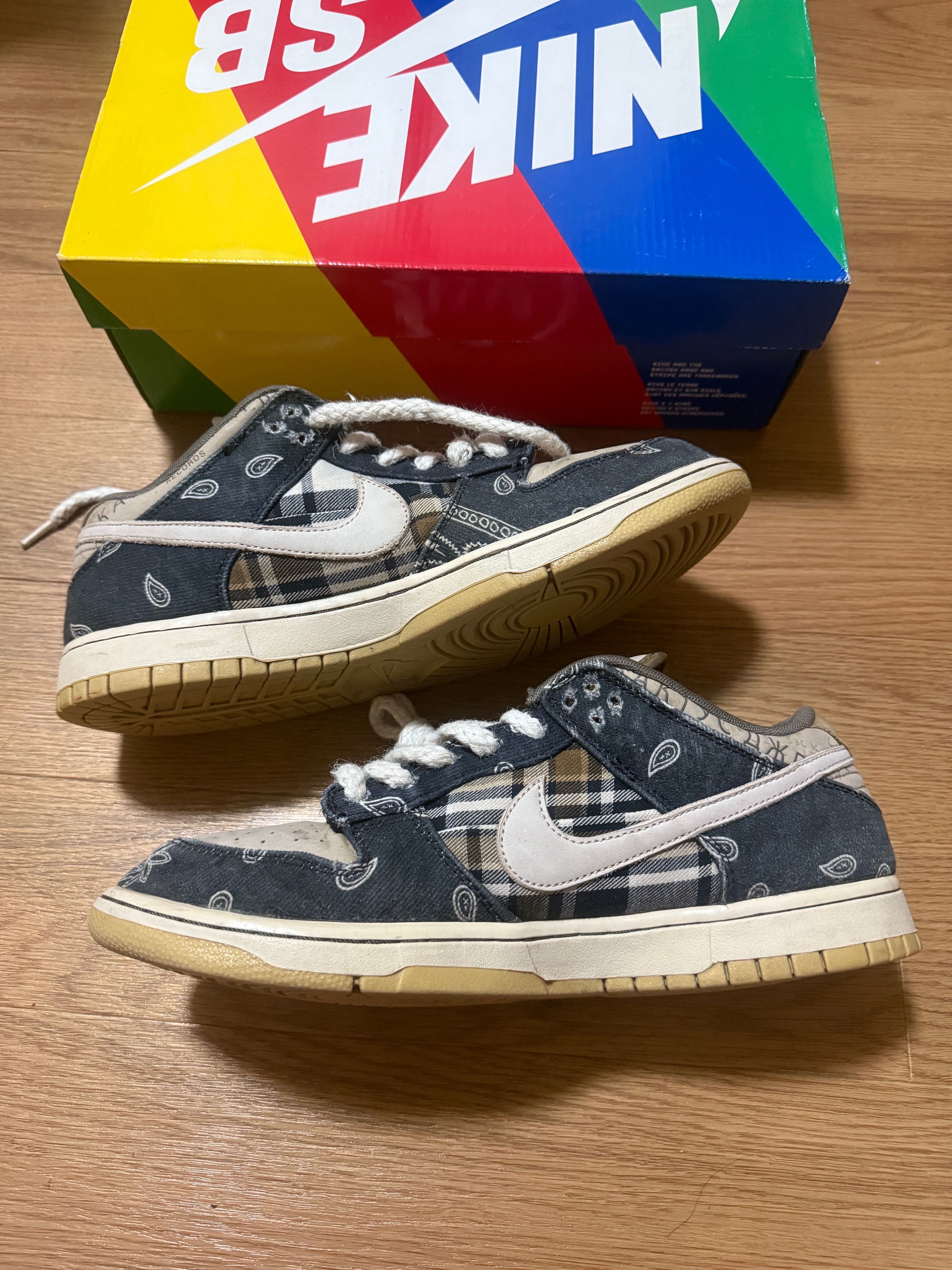 Travis Scott × Nike SB Dunk Low "Black/Parachute Beige"