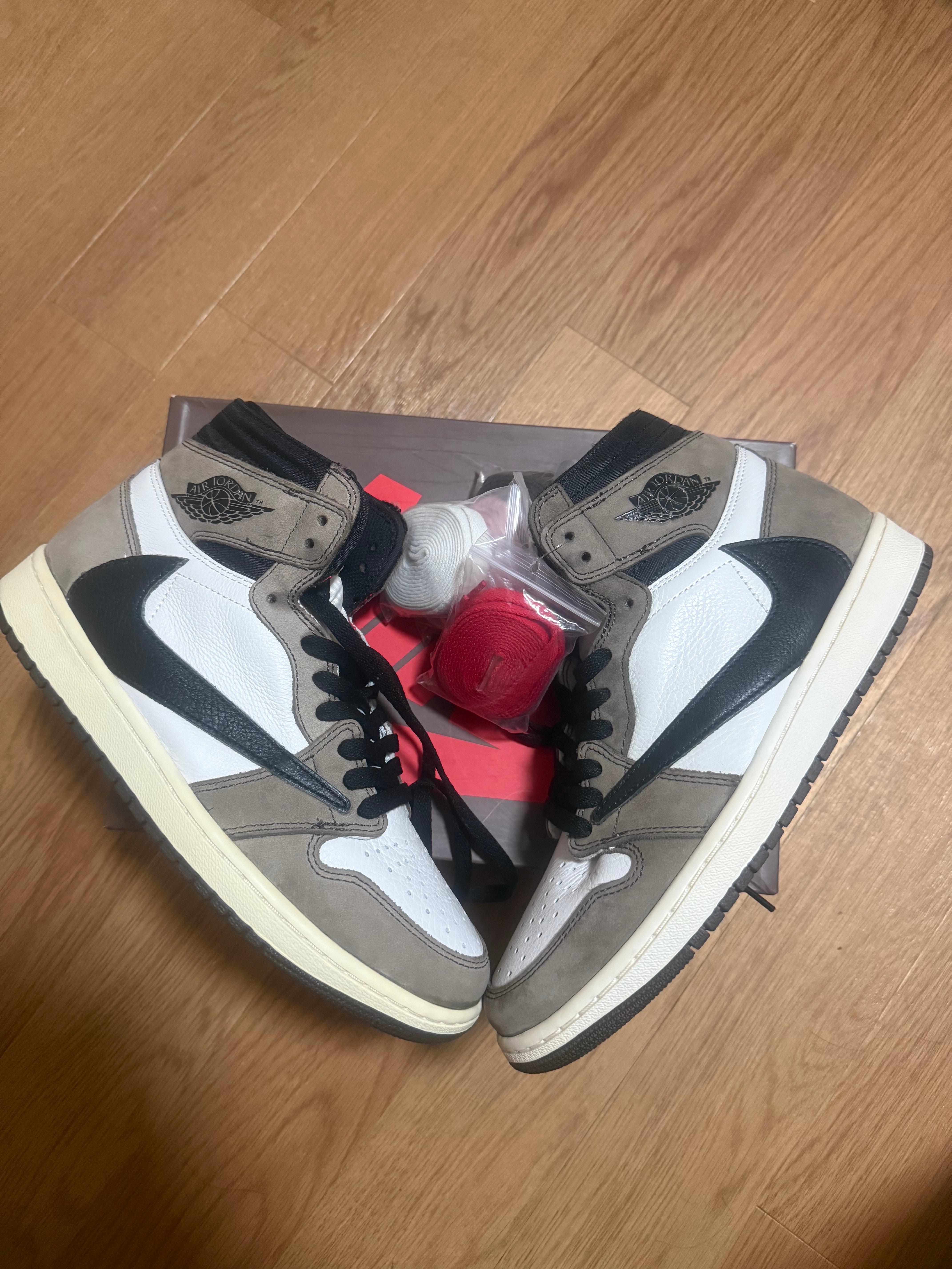 Travis Scott × Nike Air Jordan 1 Retro High OG TS SP "Sail/Dark Mocha"