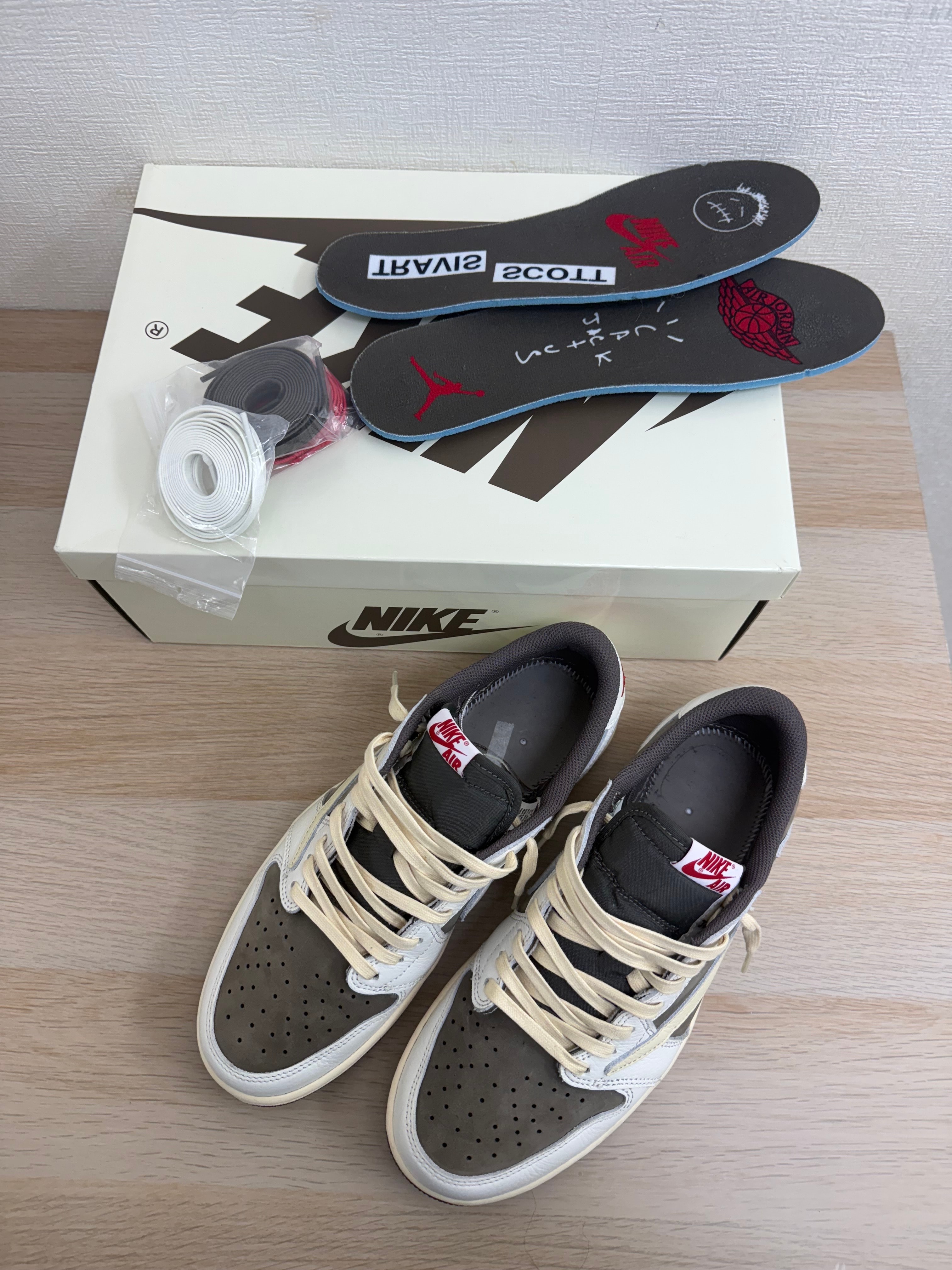 トラヴィススコット × ナイキ エアジョーダン1 ロー OG SP "リバース モカ/セイル アンド リッジロック"