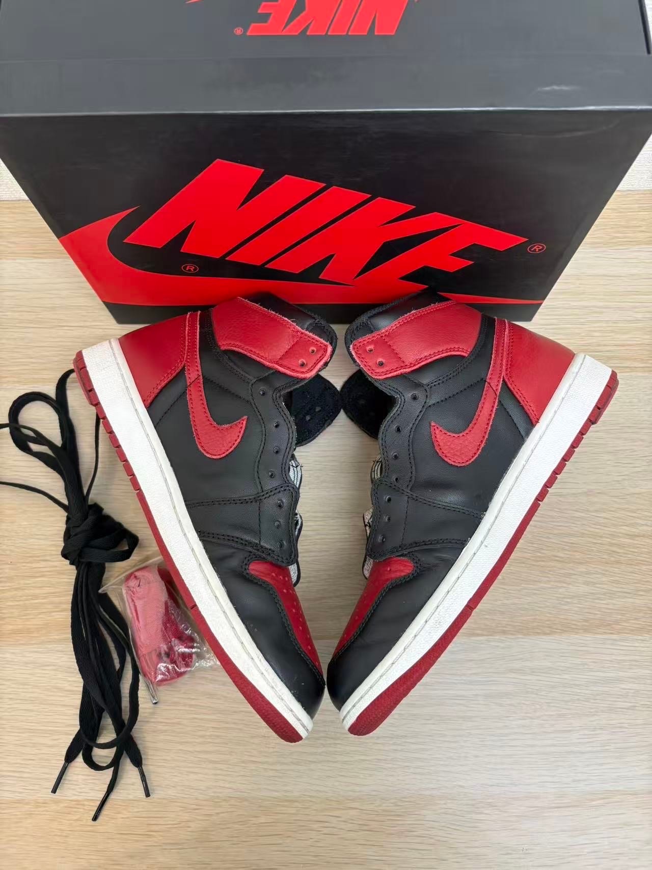 Nike Air Jordan 1 Retro High OG "Bred/Banned"