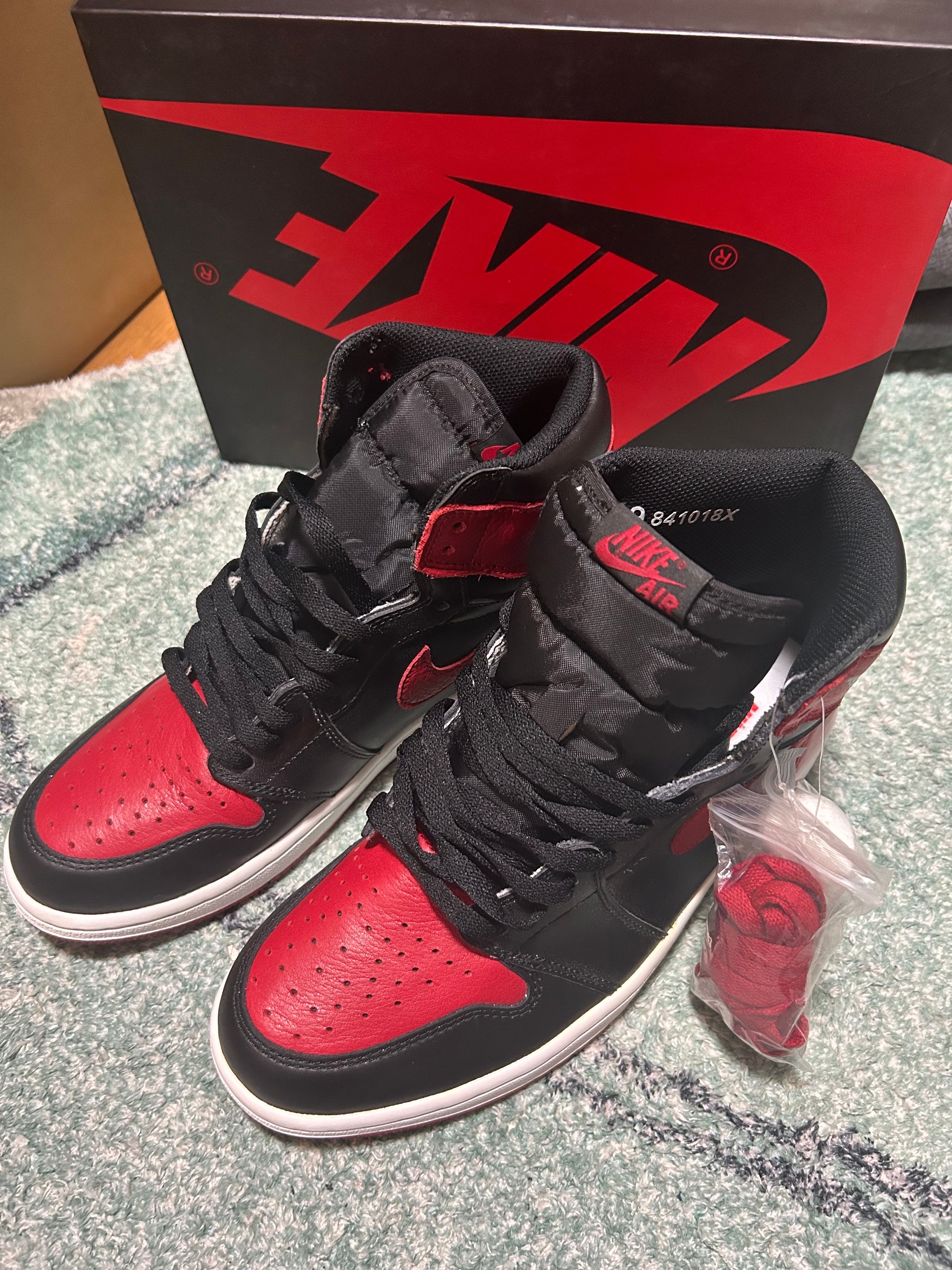 Nike Air Jordan 1 Retro High OG "Bred/Banned" (2016)
