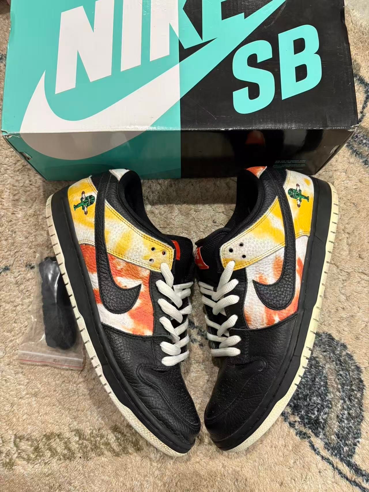 ナイキ SB ダンク ロー "レイガンタイダイ/ブラック"