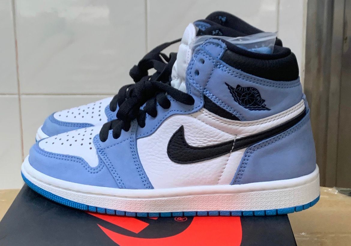 Nike Air Jordan 1 High OG "University Blue"