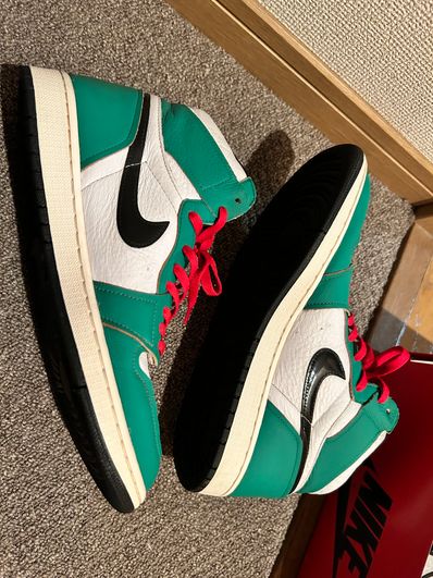 Nike Women's Air Jordan 1 High OG "Lucky Green/White-Sail-Black"