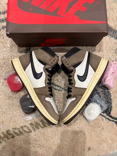 Travis Scott × Nike Air Jordan 1 Retro High OG TS SP "Sail/Dark Mocha"