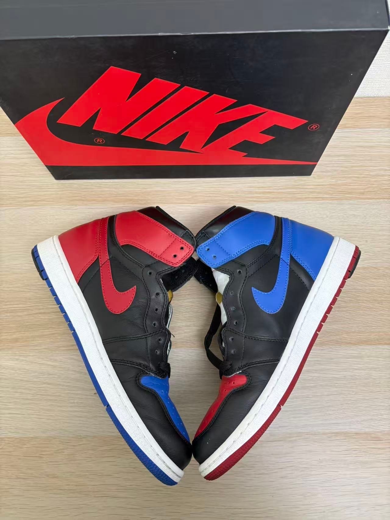 Nike Air Jordan 1 Retro High "Top 3"