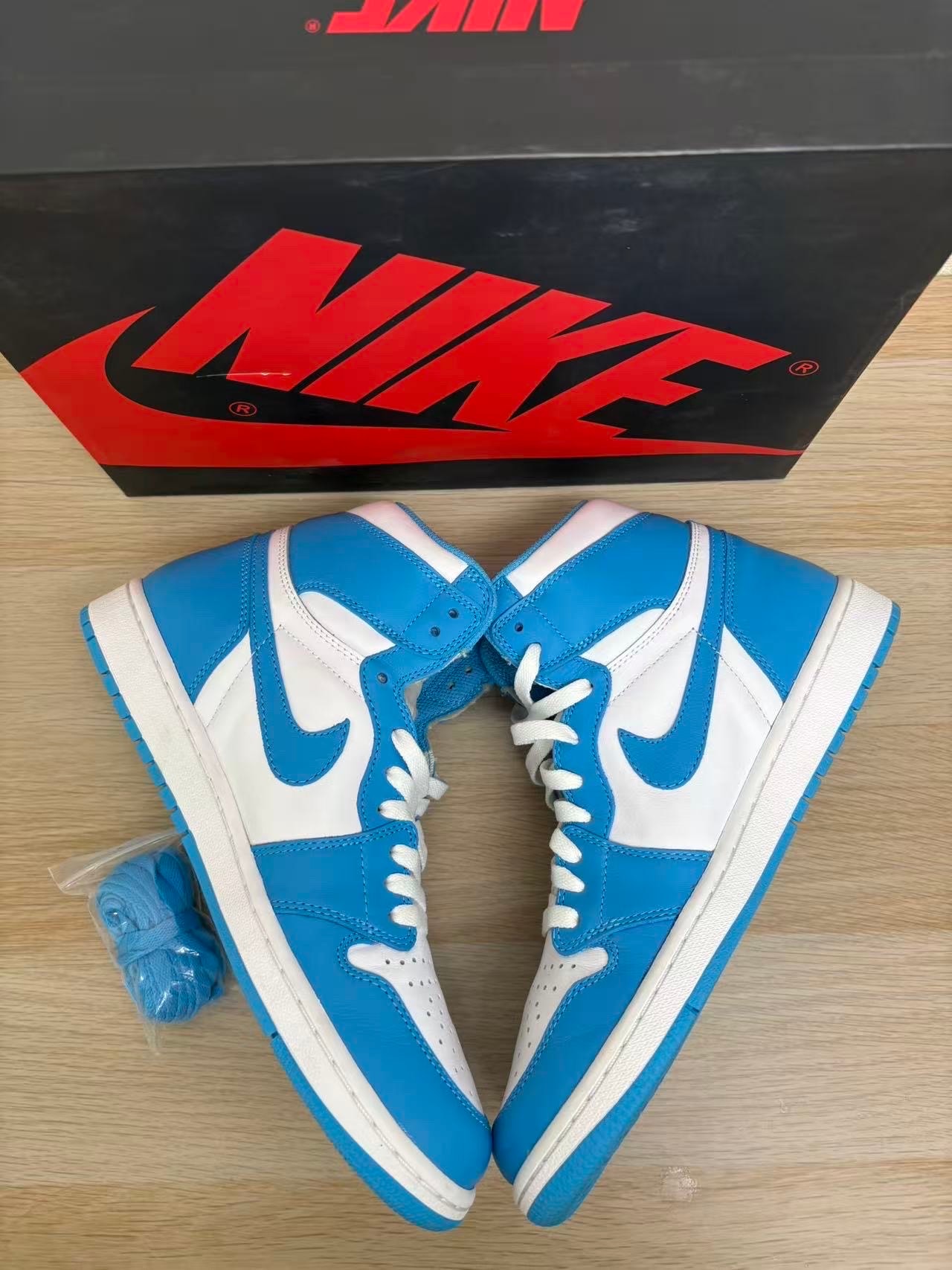 Nike Air Jordan 1 Retro High "UNC"