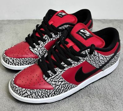 Supreme × Nike SB Dunk Low "Red Cement"(2012)