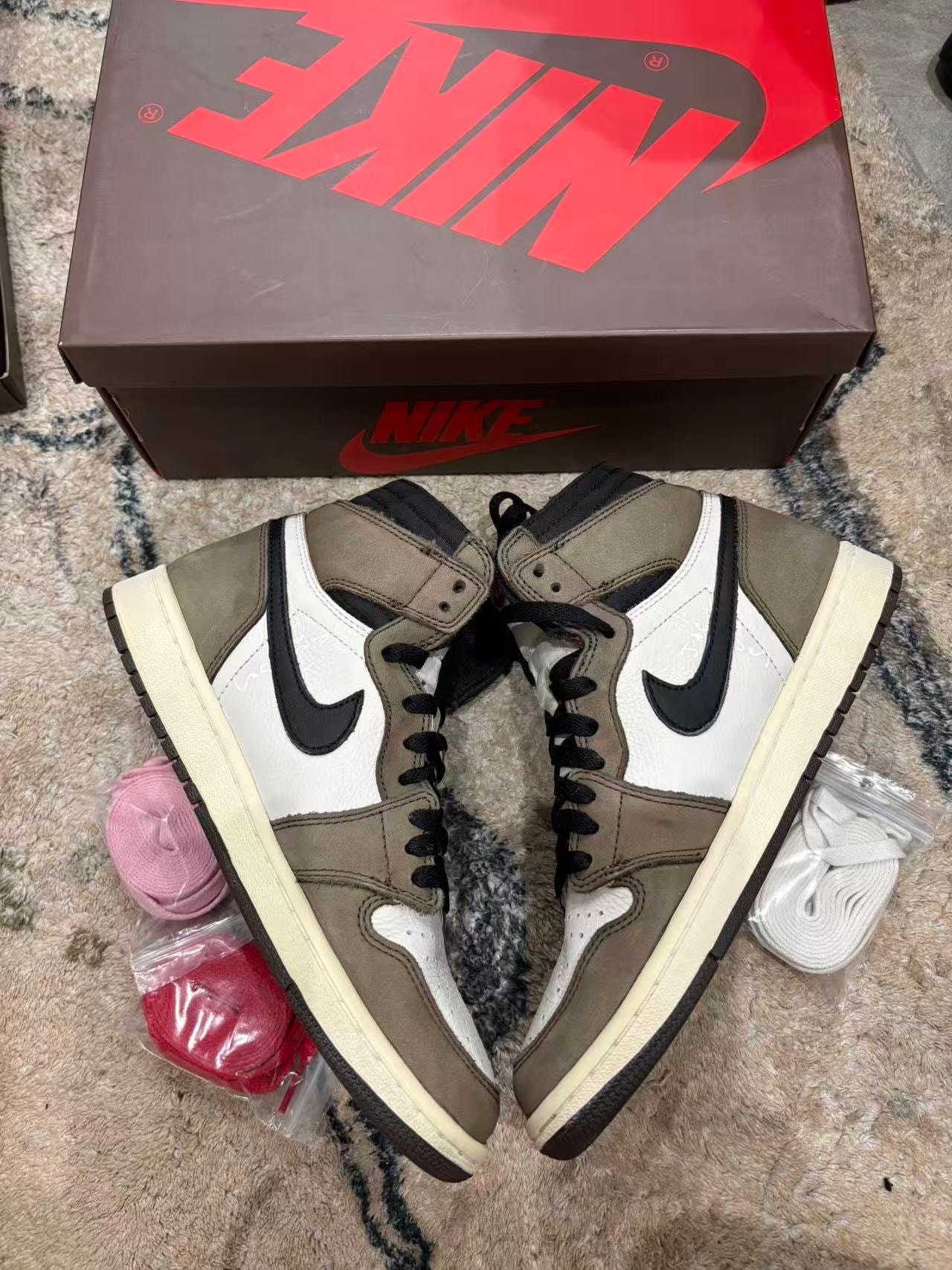 Travis Scott × Nike Air Jordan 1 Retro High OG TS SP "Sail/Dark Mocha"