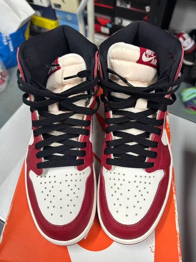 Nike Air Jordan 1 High OG "Lost & Found/Chicago"