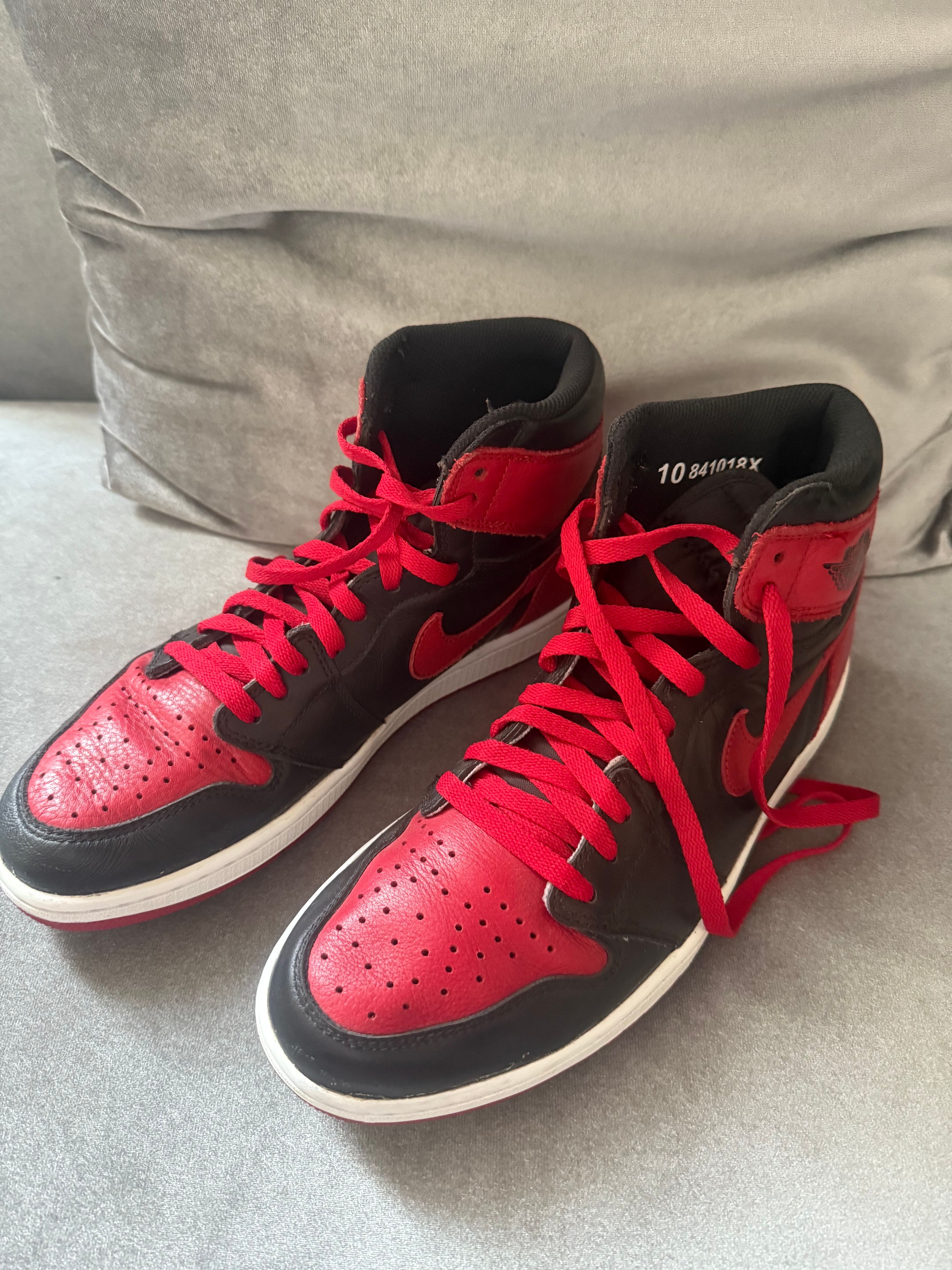 Nike Air Jordan 1 Retro High OG "Bred/Banned" (2016)