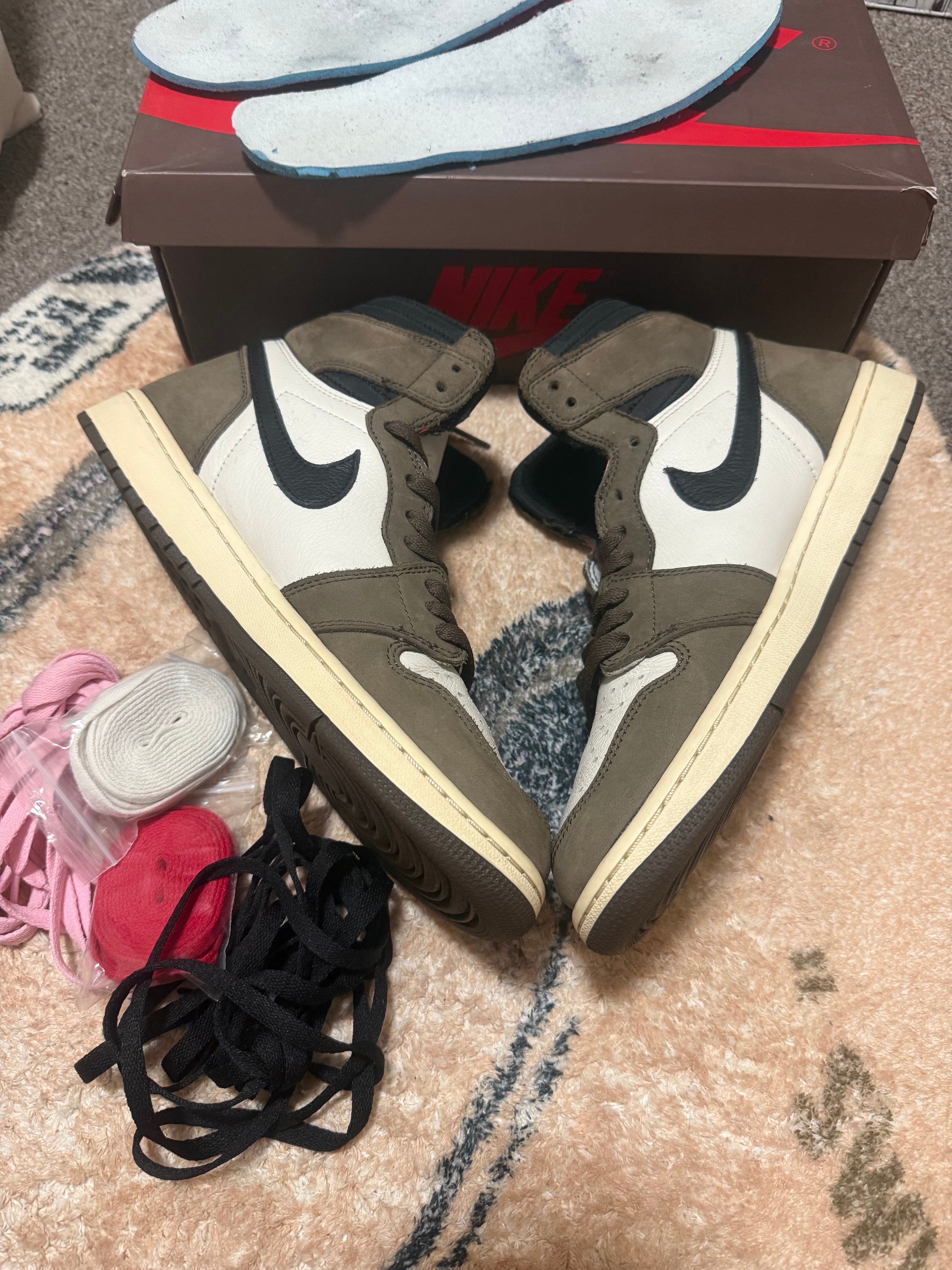 Travis Scott × Nike Air Jordan 1 Retro High OG TS SP "Sail/Dark Mocha"