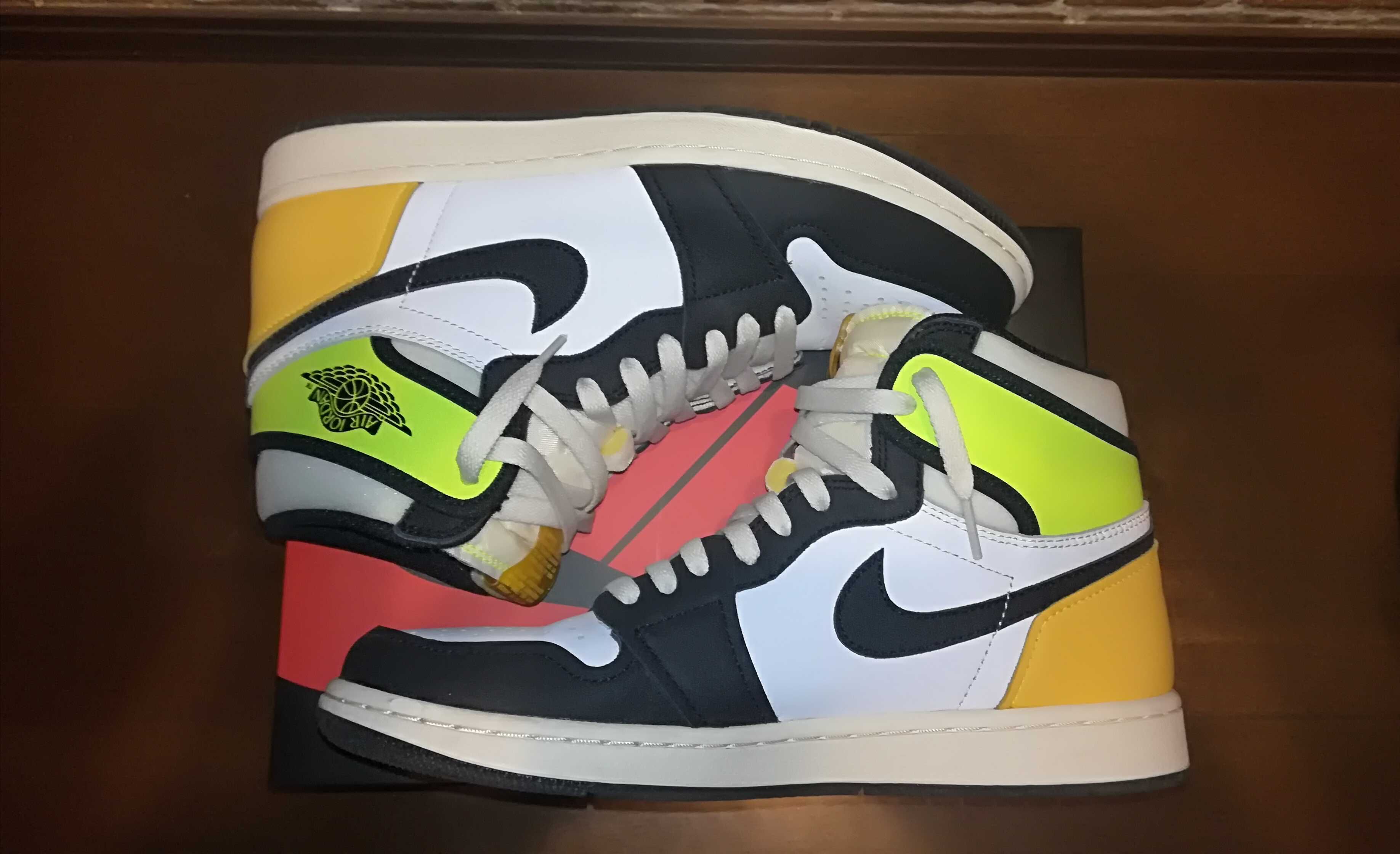 Nike Air Jordan 1 High OG "Volt Gold"
