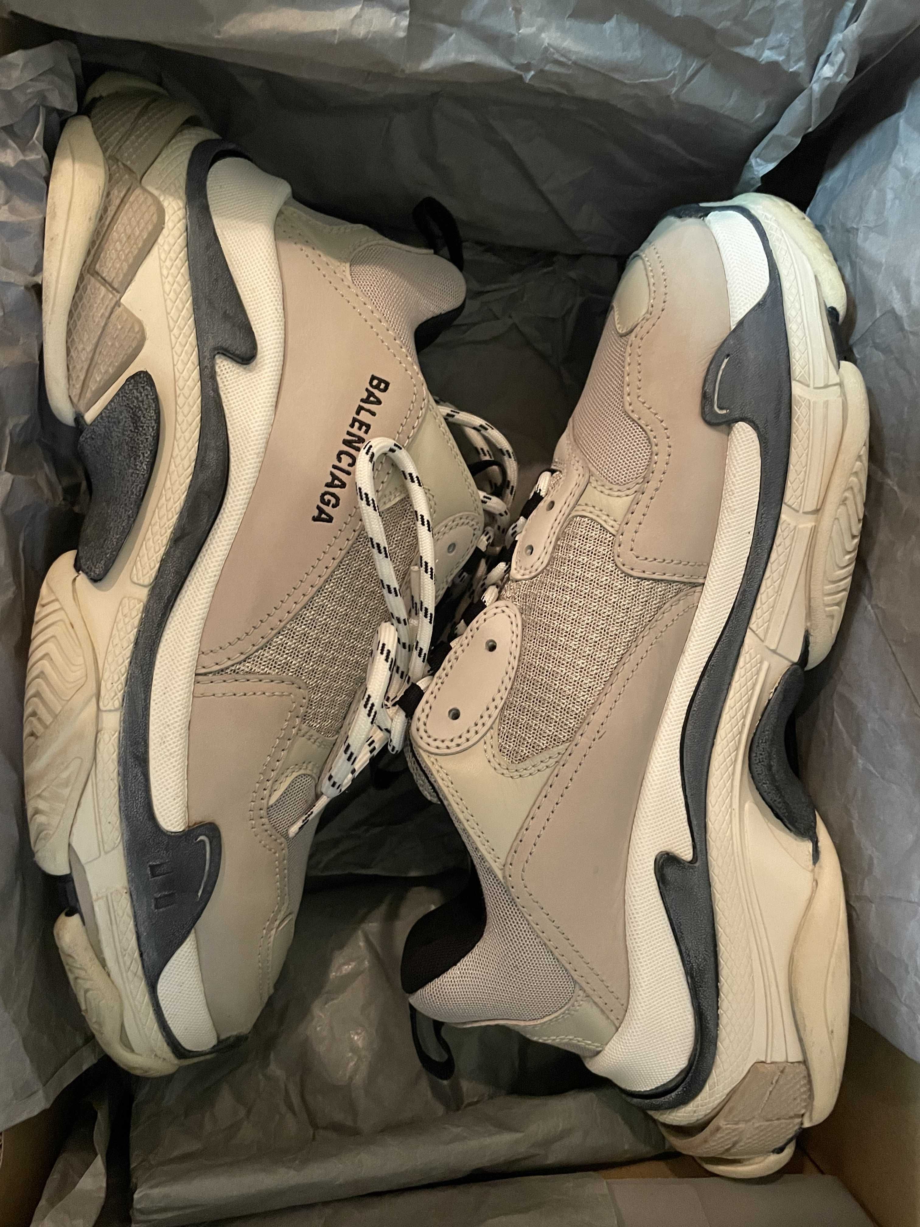 BALENCIAGA Triple S "Black/Red"