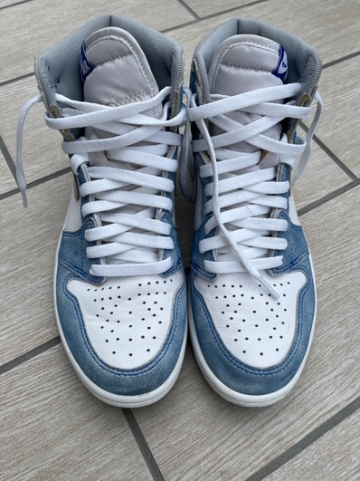 Nike Air Jordan 1 High OG "Hyper Royal"