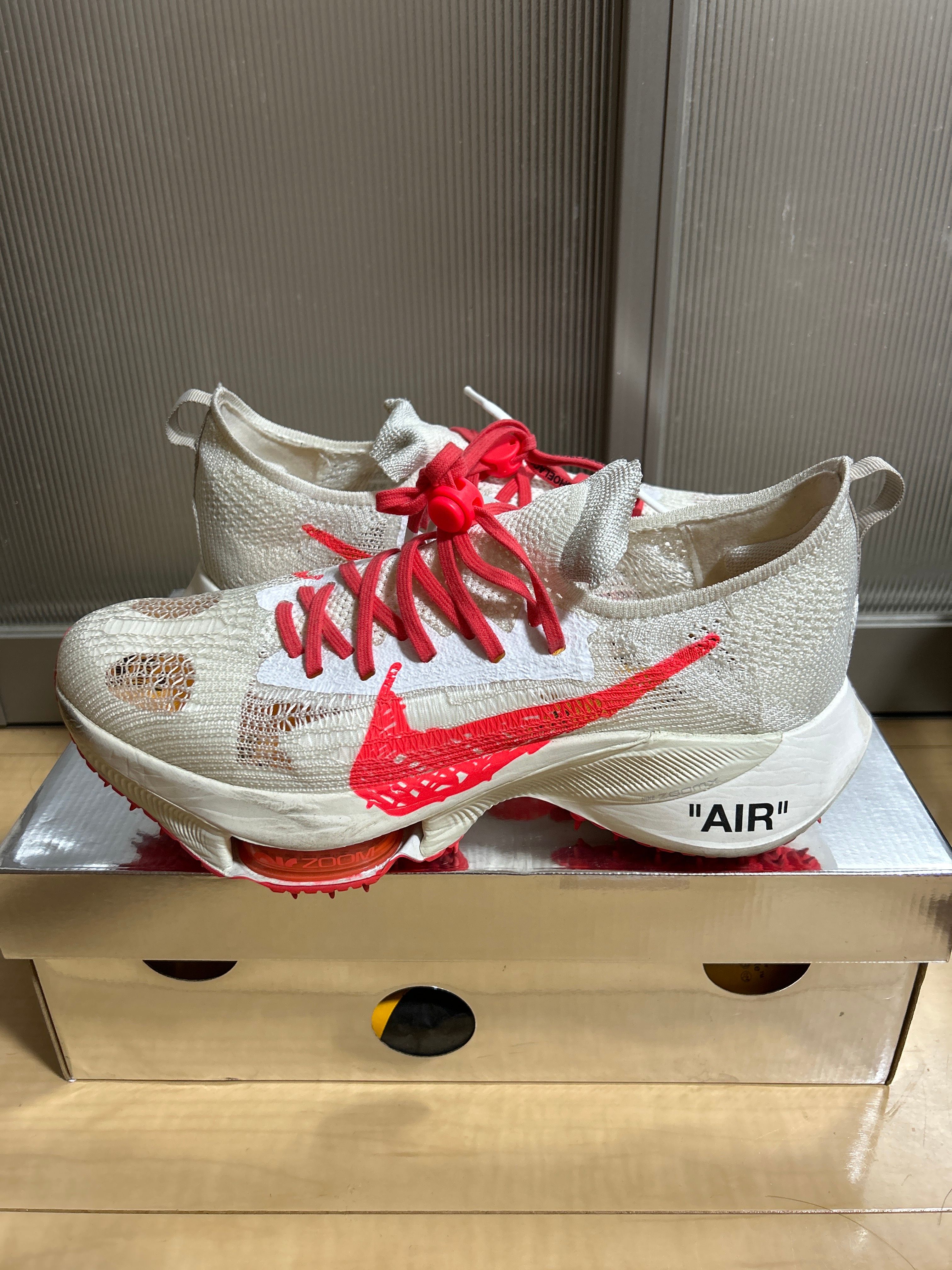Off-White × Nike Air Zoom Tempo Next% Flyknit "Solar Red"