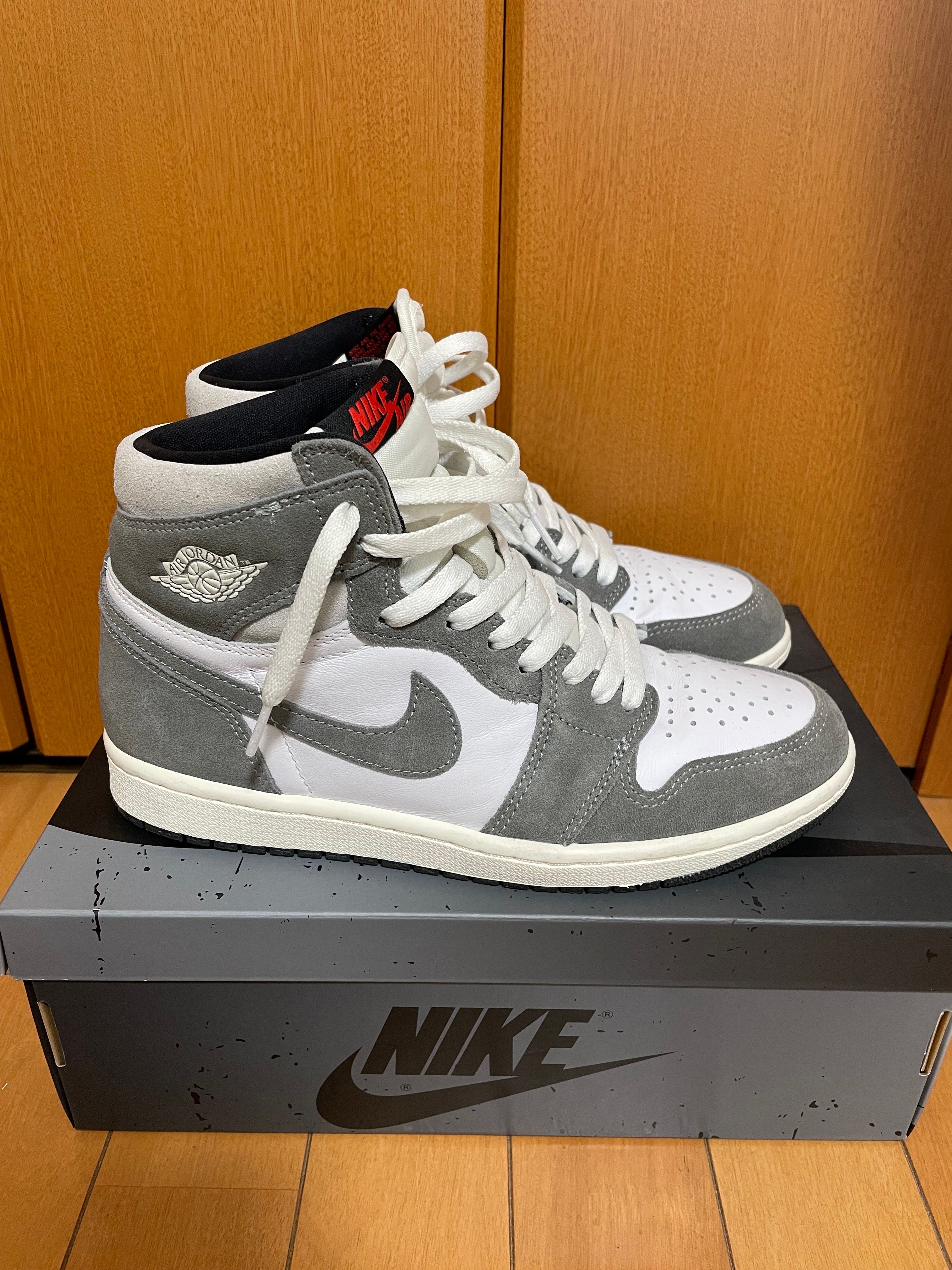 Nike Air Jordan 1 Retro High OG "Black and Smoke Grey"