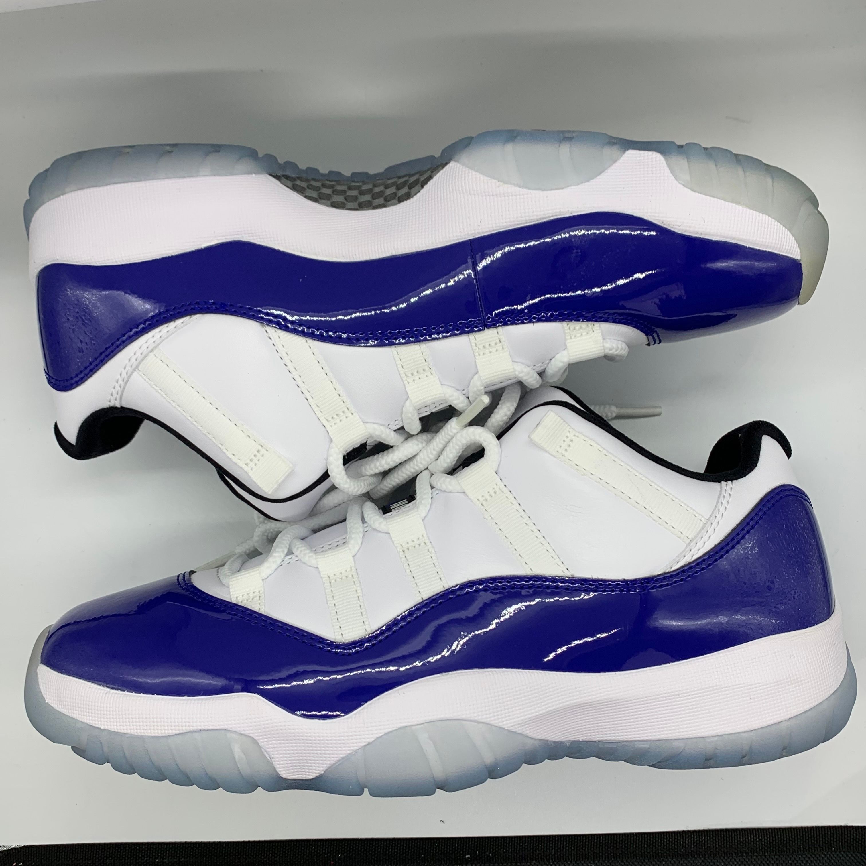 NIKE Women's AIR JORDAN 11 LOW "CONCORD SKETCH"