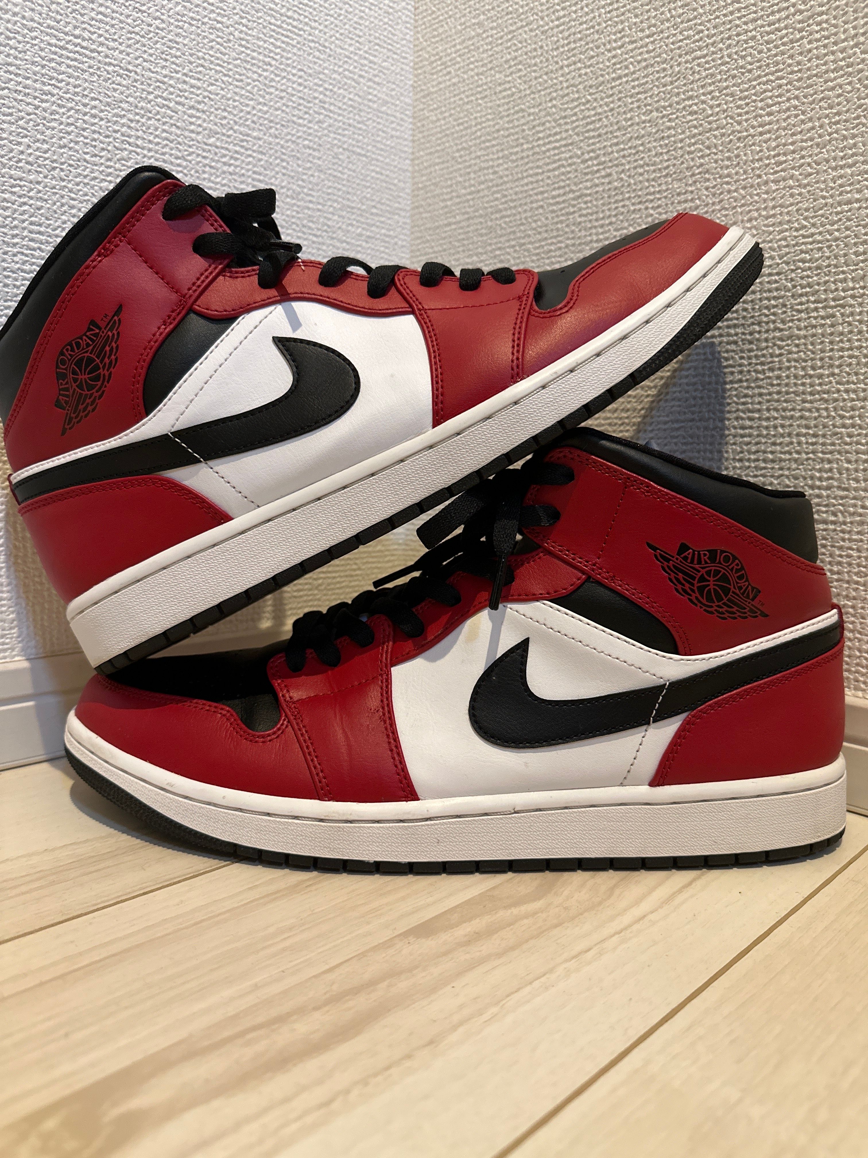 Nike Air Jordan 1 Mid "Chicago Black Toe"