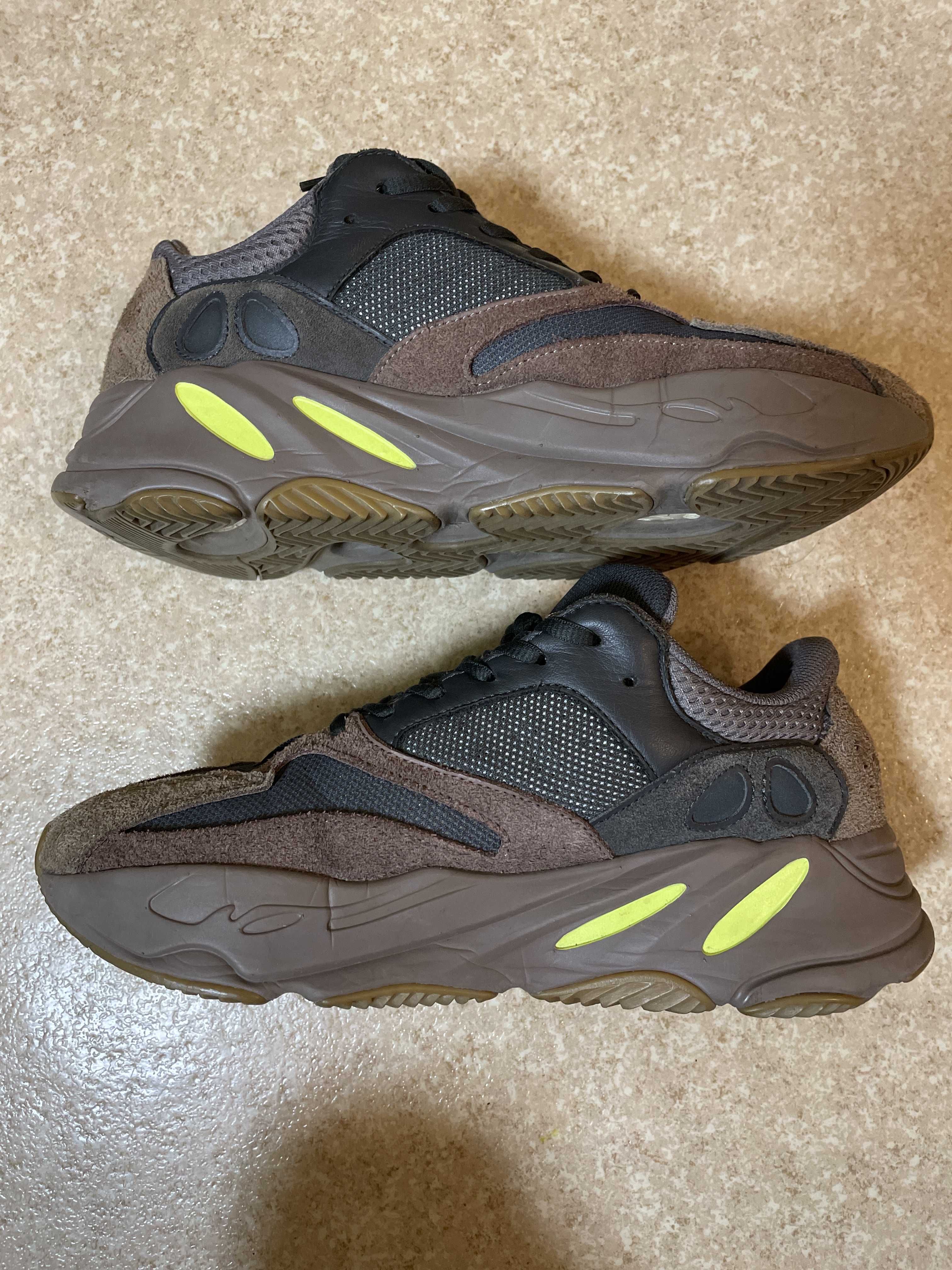YEEZY BOOST 700 WAVE RUNNER DARK GREY