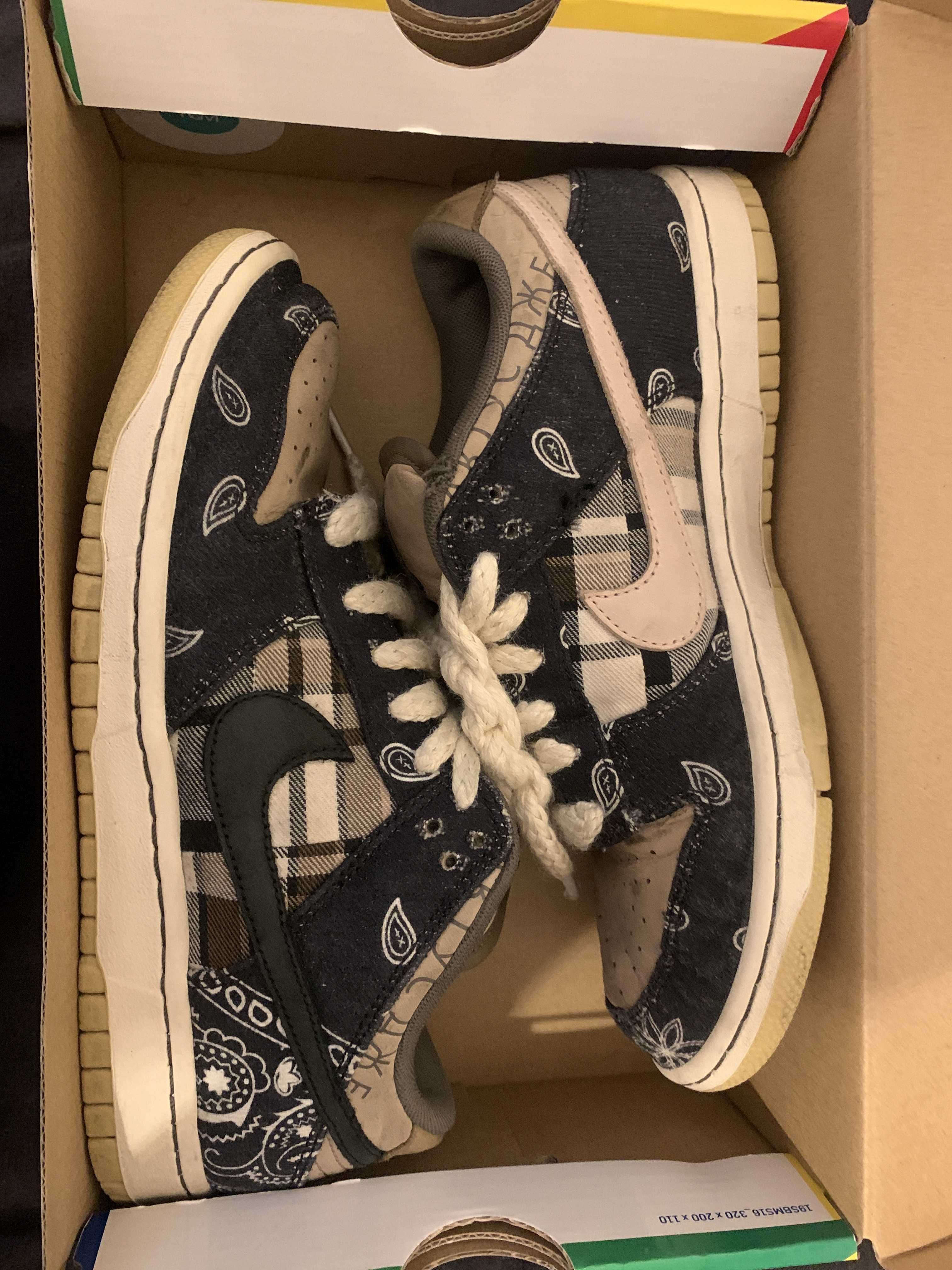 Travis Scott × Nike SB Dunk Low "Black/Parachute Beige"