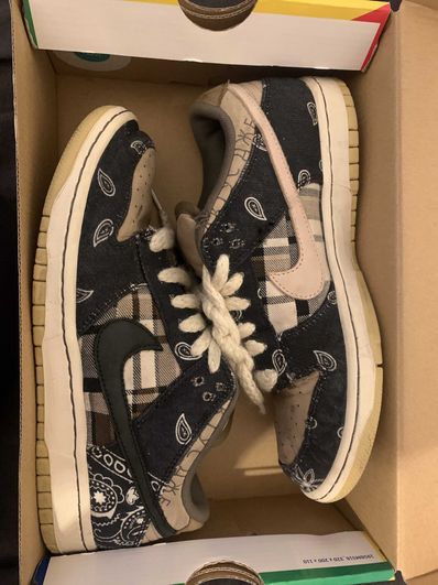 Travis Scott × Nike SB Dunk Low "Black/Parachute Beige"