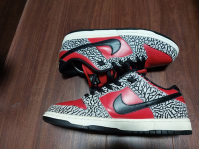 Supreme × Nike SB Dunk Low "Red Cement"(2012)