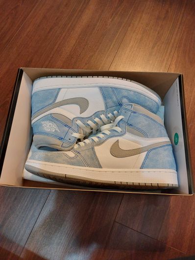 Nike Air Jordan 1 High OG "Hyper Royal"