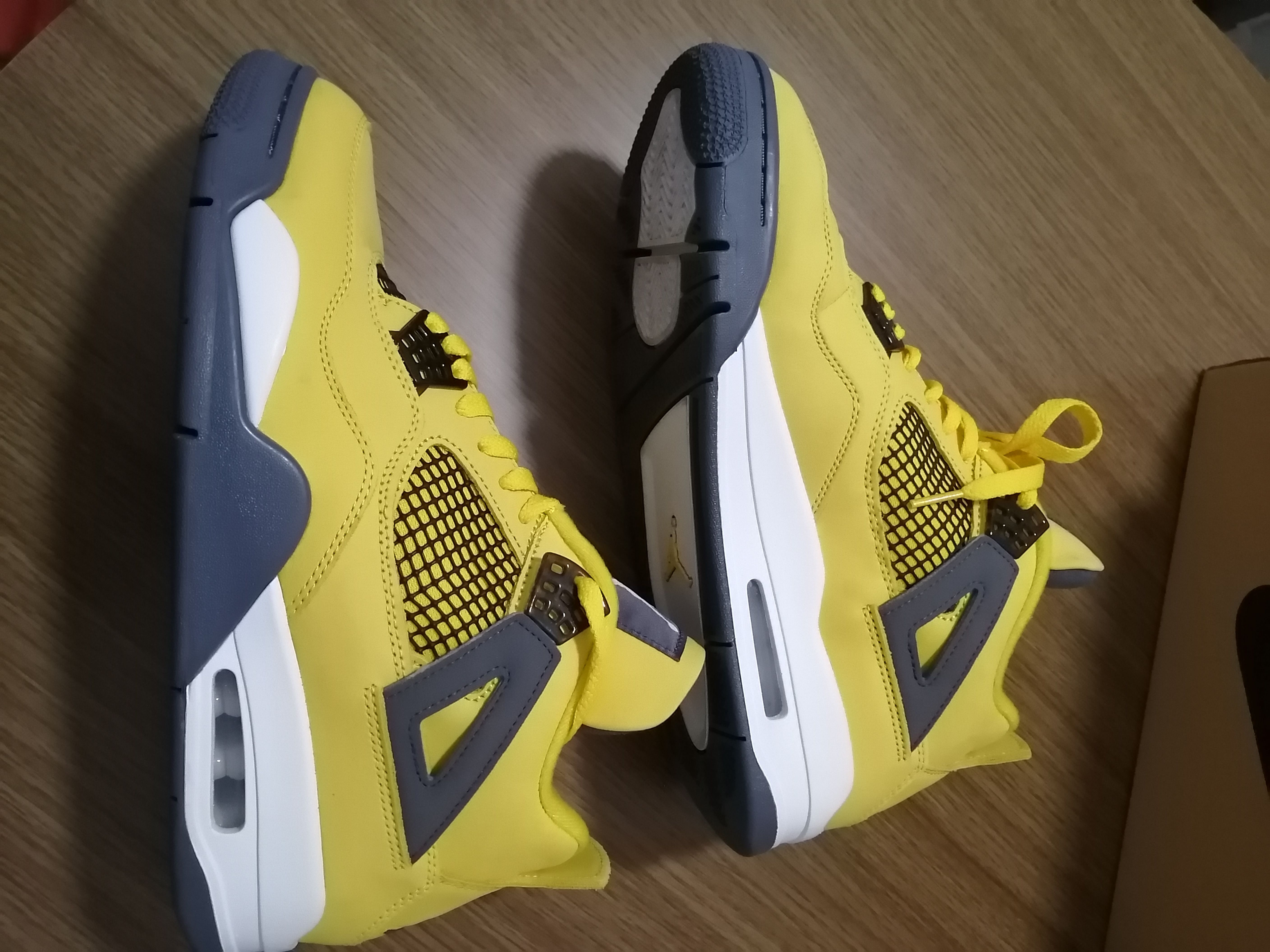Nike Air Jordan 4 "Tour Yellow"