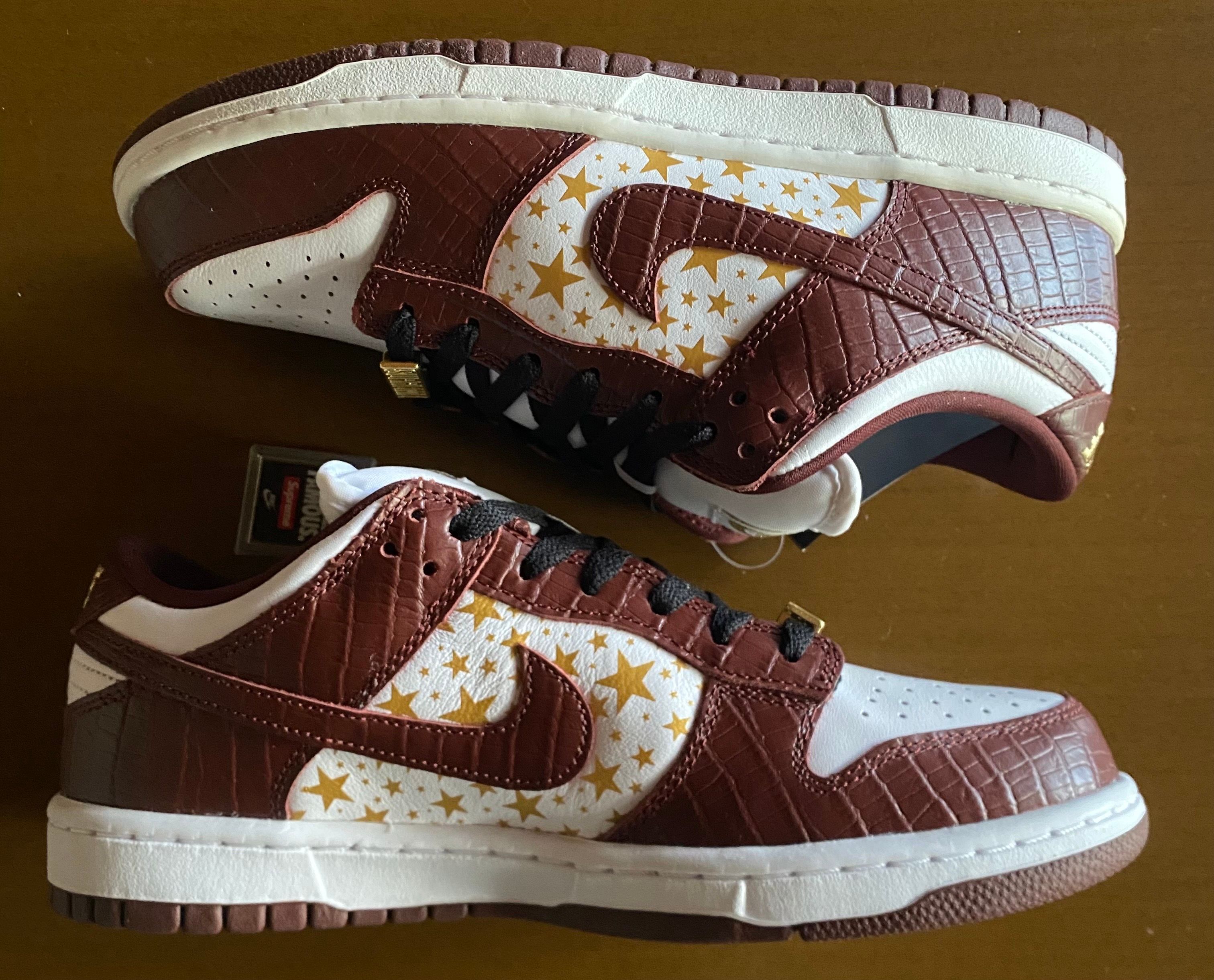 Supreme × Nike SB Dunk Low OG QS Gold Stars "White/Barkroot Brown"