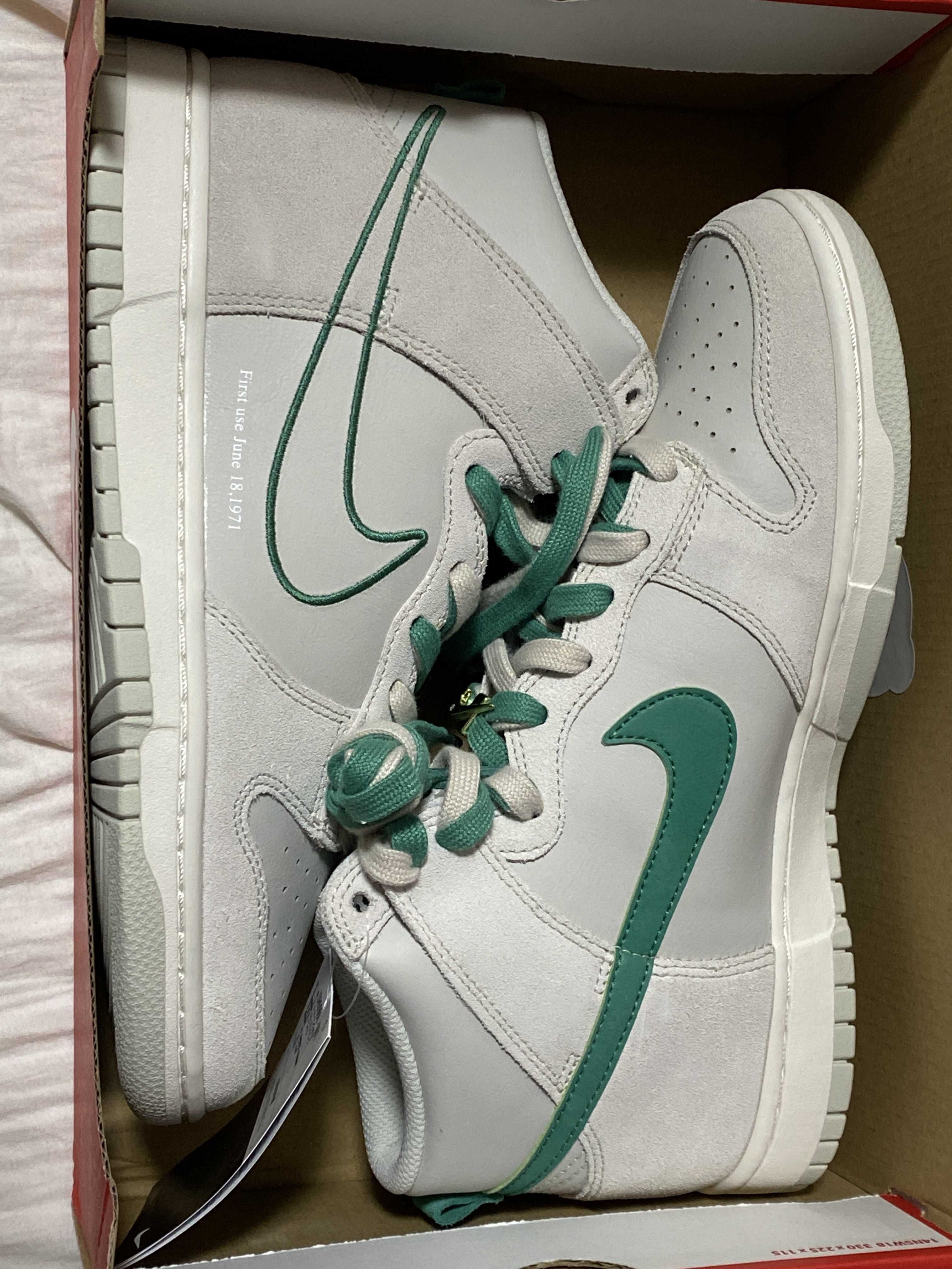 Nike Dunk High SE First Use "Light Bone/Green Noise"