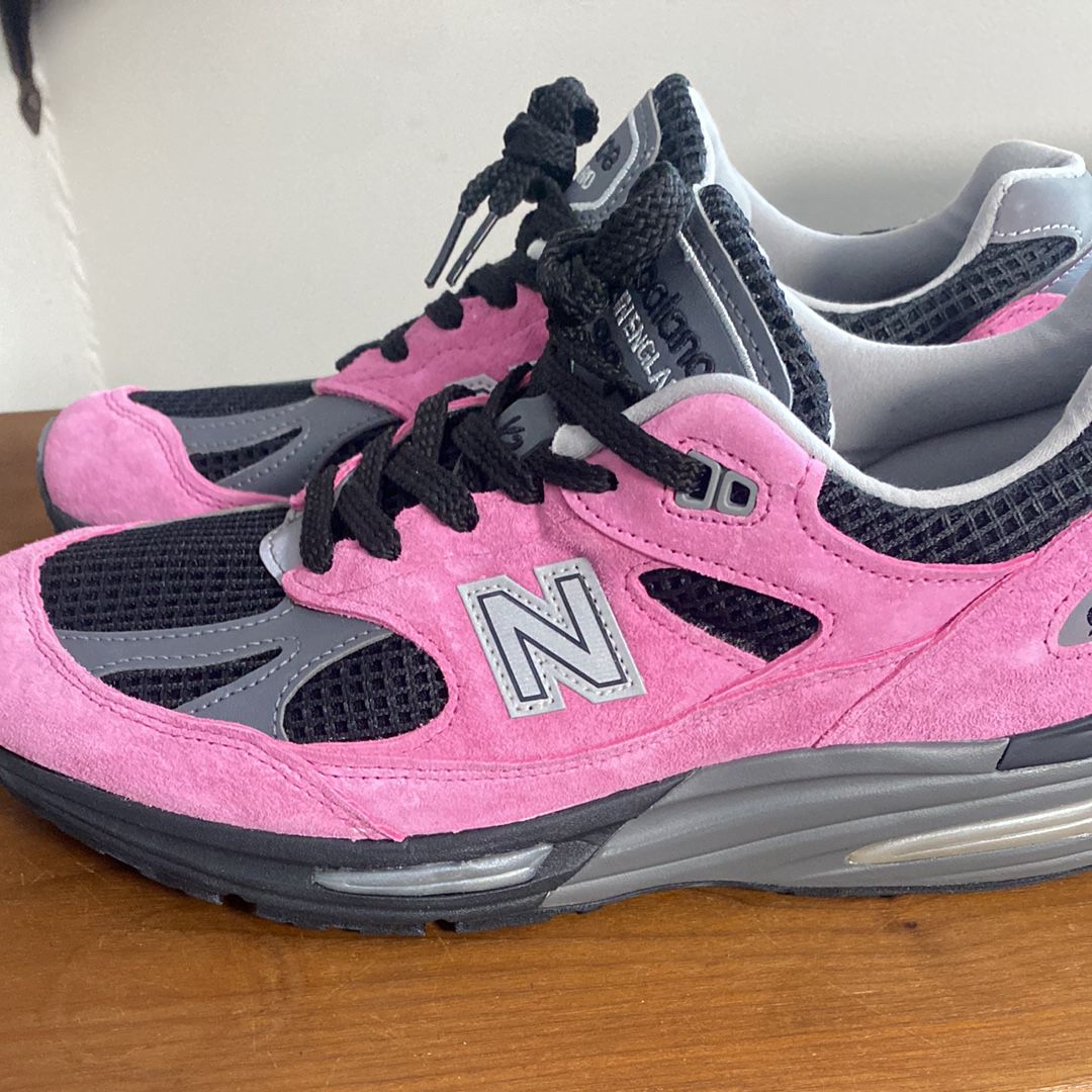 New Balance 991V2 "Black/Pink" (Japan Exclusive)