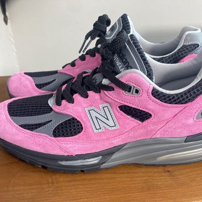 New Balance 991V2 "Black/Pink" (Japan Exclusive)