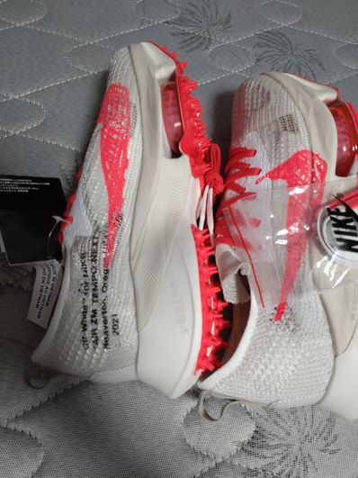 Off-White × Nike Air Zoom Tempo Next% Flyknit "Solar Red"