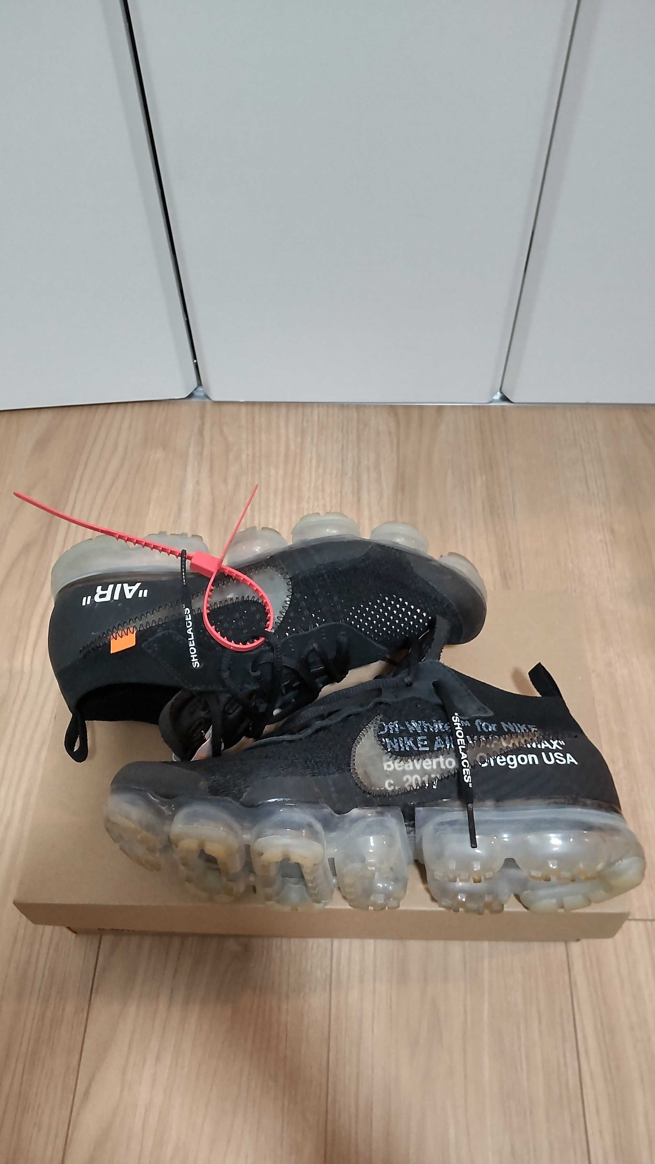Off-White × Nike Air Vapormax "Black/Total Orange/Clear"