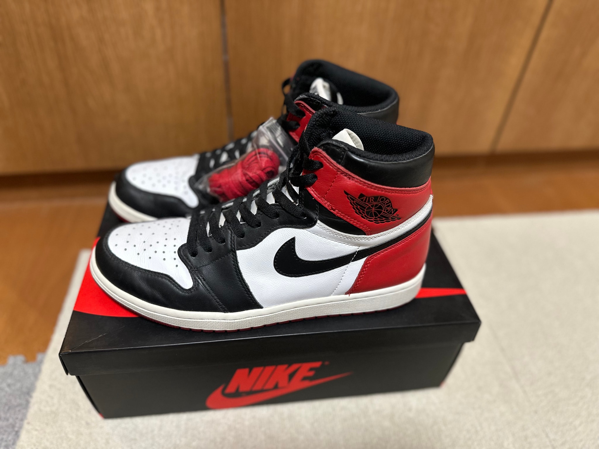 Nike Air Jordan 1 Retro High OG "Black Toe"