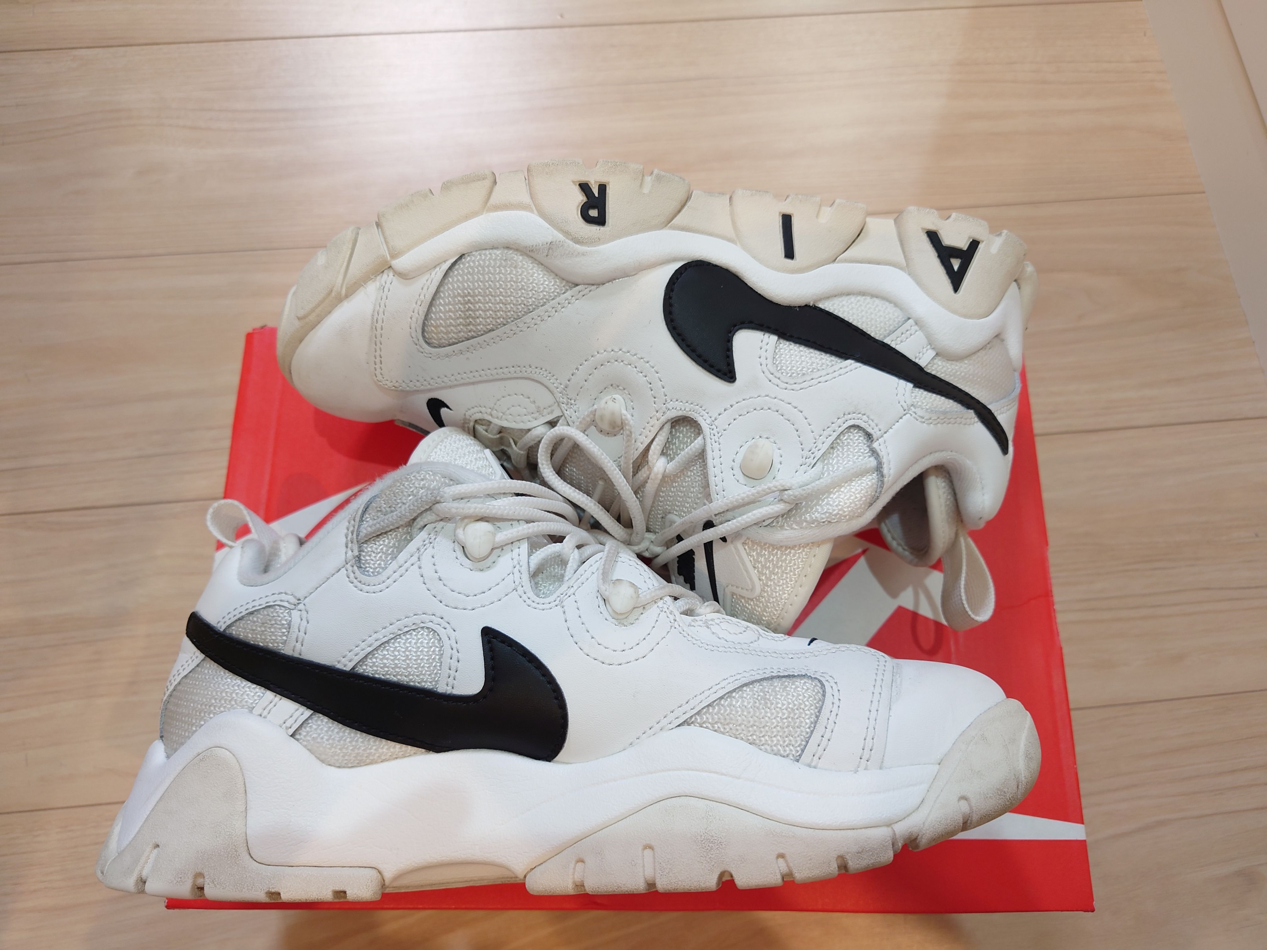 NIKE AIR BARRAGE LOW "WHITE/BLACK"