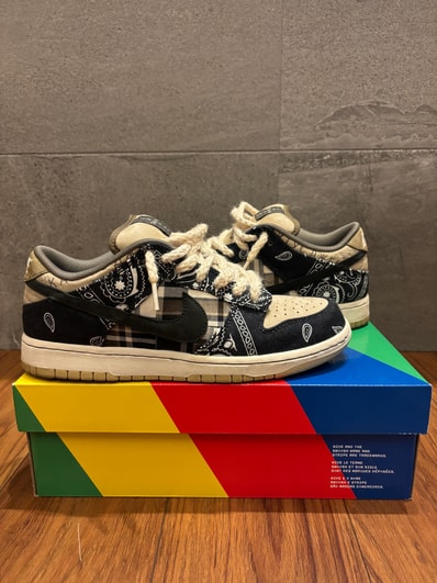 Travis Scott × Nike SB Dunk Low "Black/Parachute Beige"