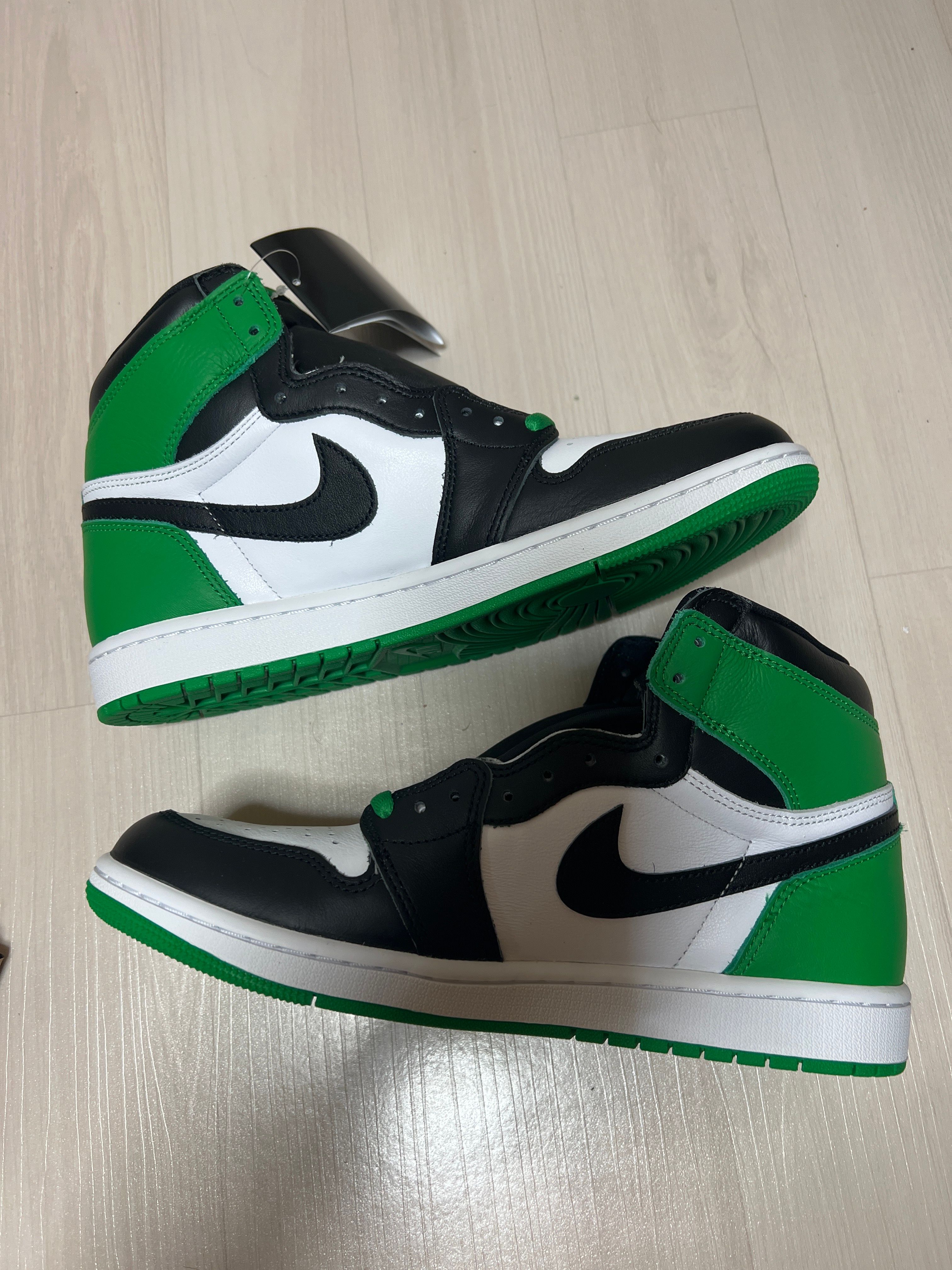 Nike Air Jordan 1 Retro High OG "Celtics/Black and Lucky Green" (2023)