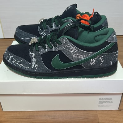 There Skateboards × Nike SB Dunk Low Pro "Anthracite and Gorge Green"