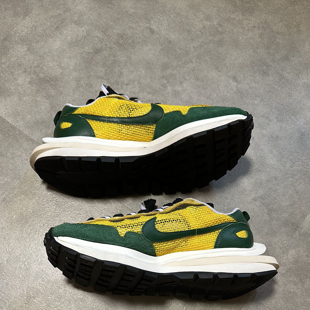 sacai × Nike Vapor Waffle "Tour Yellow/Stadium Green-Sail"