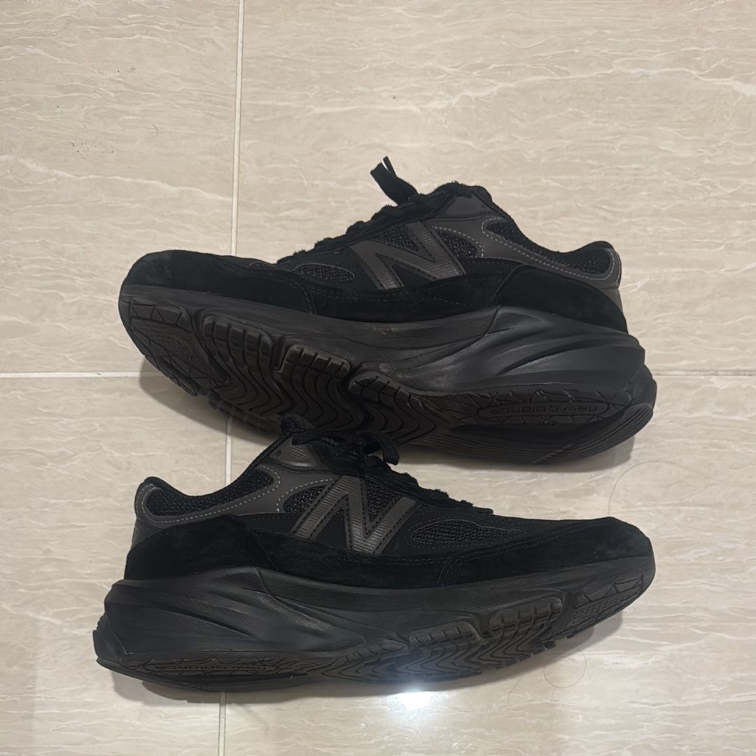 New Balance 990V6 "Triple Black"