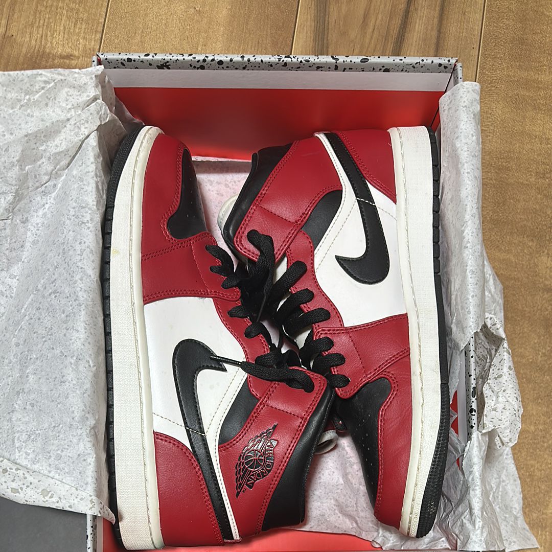 Nike Air Jordan 1 Mid "Chicago Black Toe"