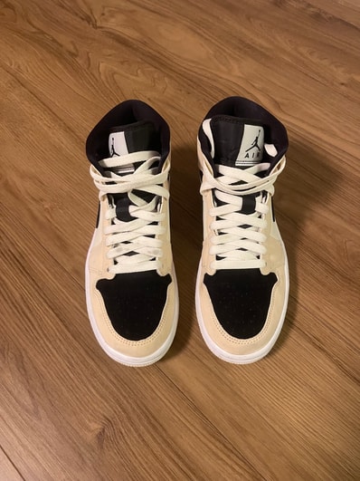 NIKE Women's AIR JORDAN 1 MID "GUAVA ICE"