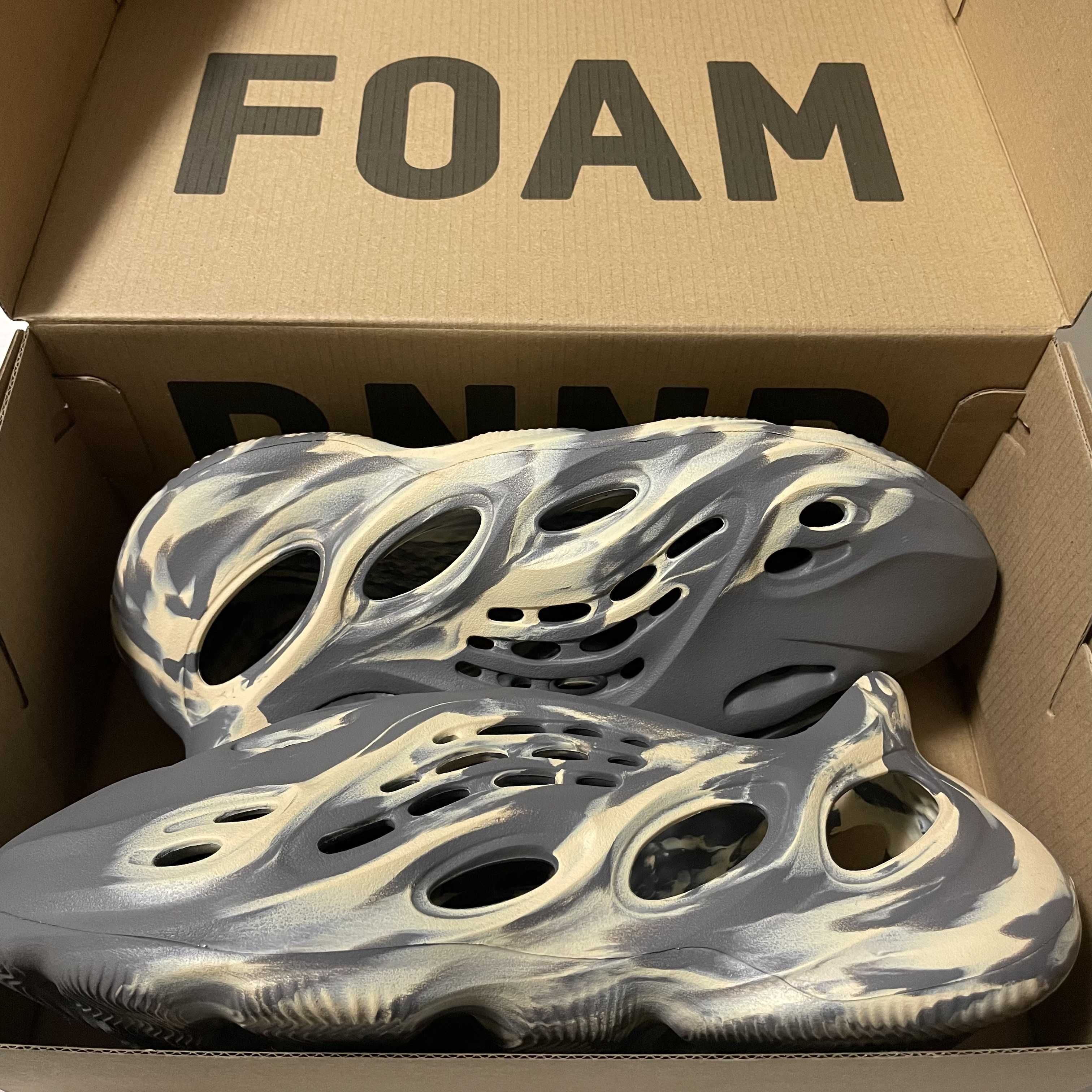 adidas YEEZY Foam Runner "MXT Moon Gray"