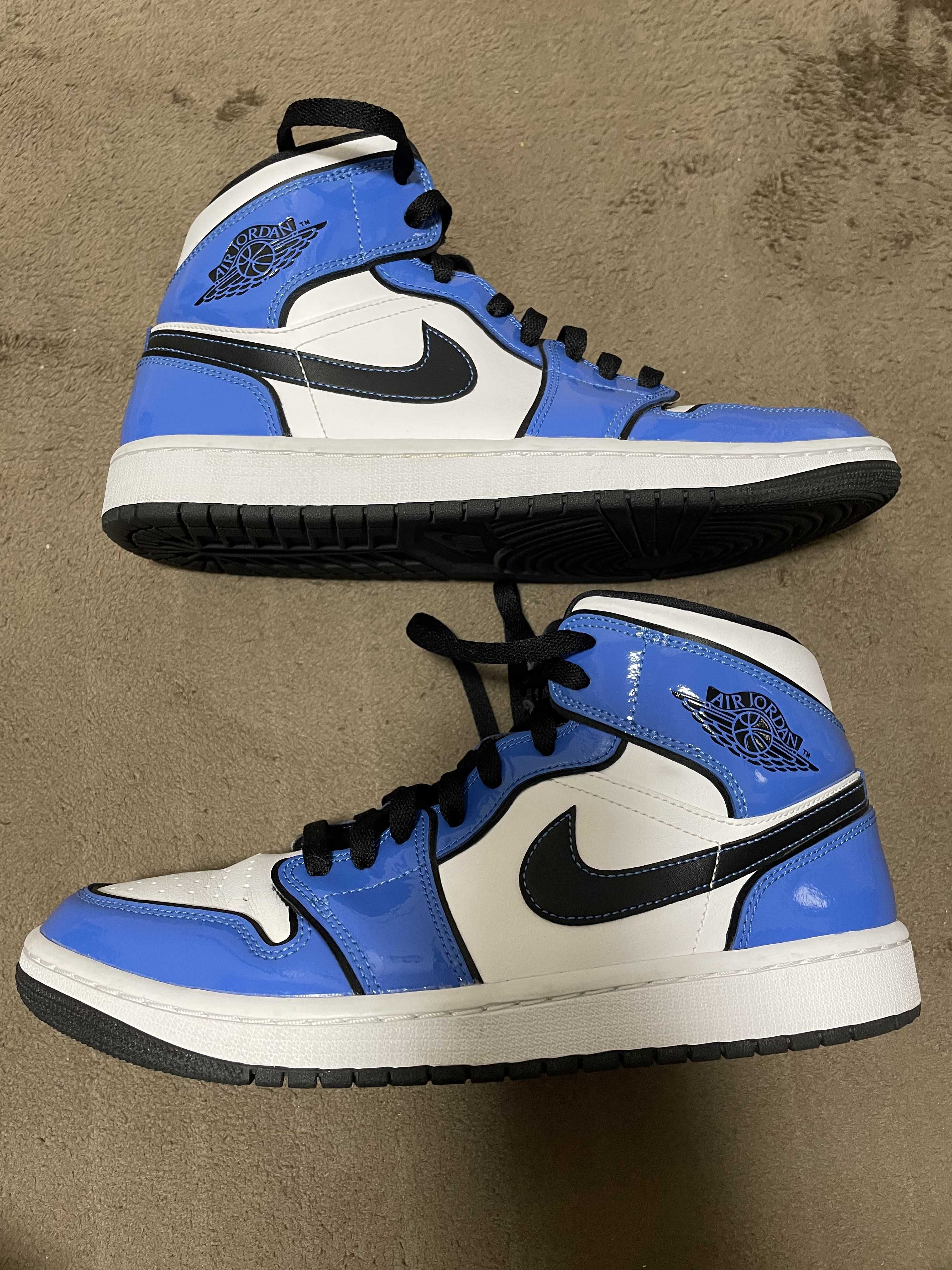 Nike Air Jordan 1 Mid SE "Signal Blue"